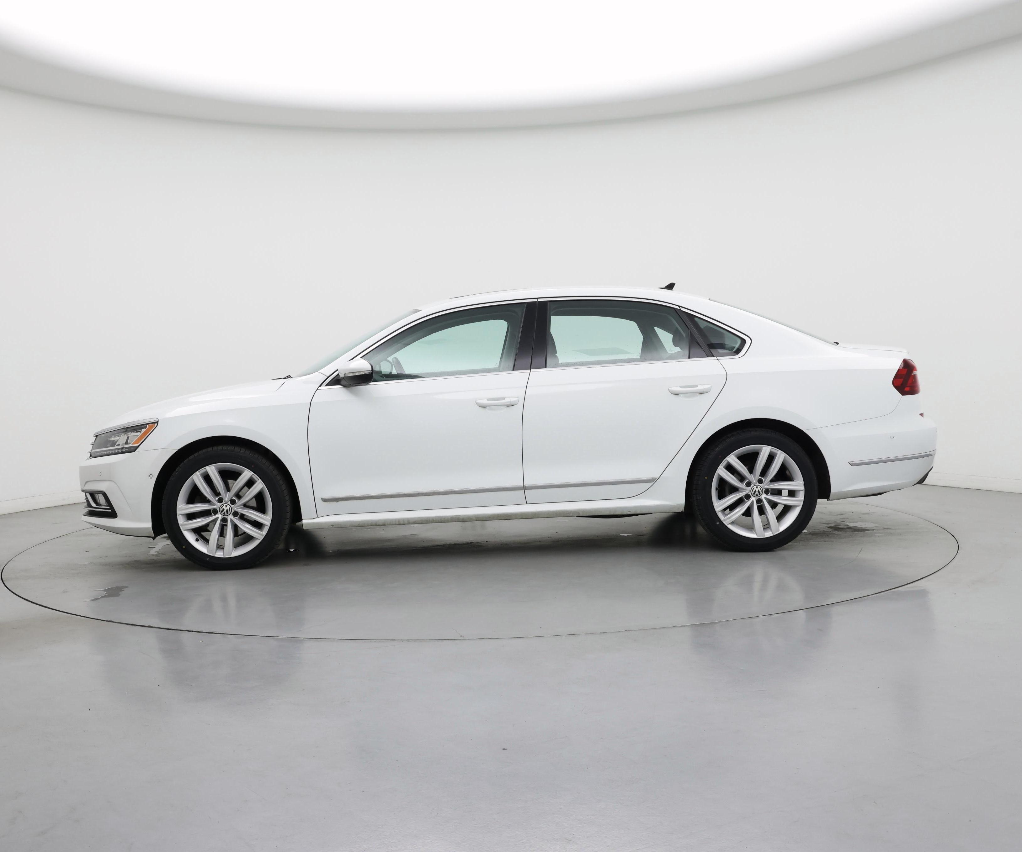 Thumbnail: 2018 Volkswagen Passat - 3