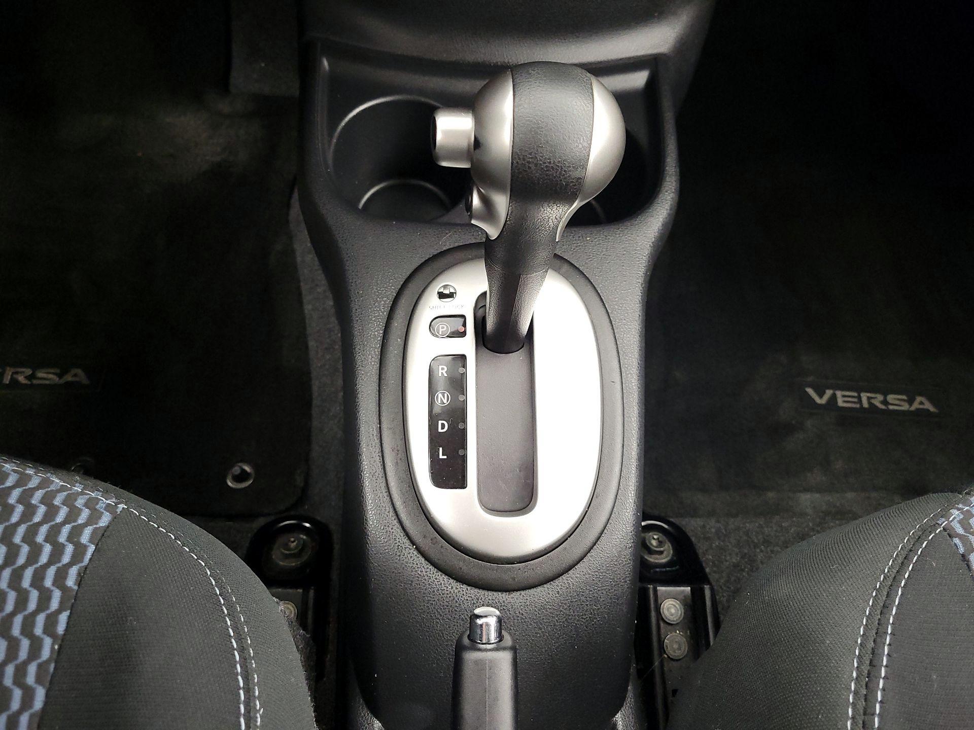 Thumbnail: 2015 Nissan Versa Note - 16