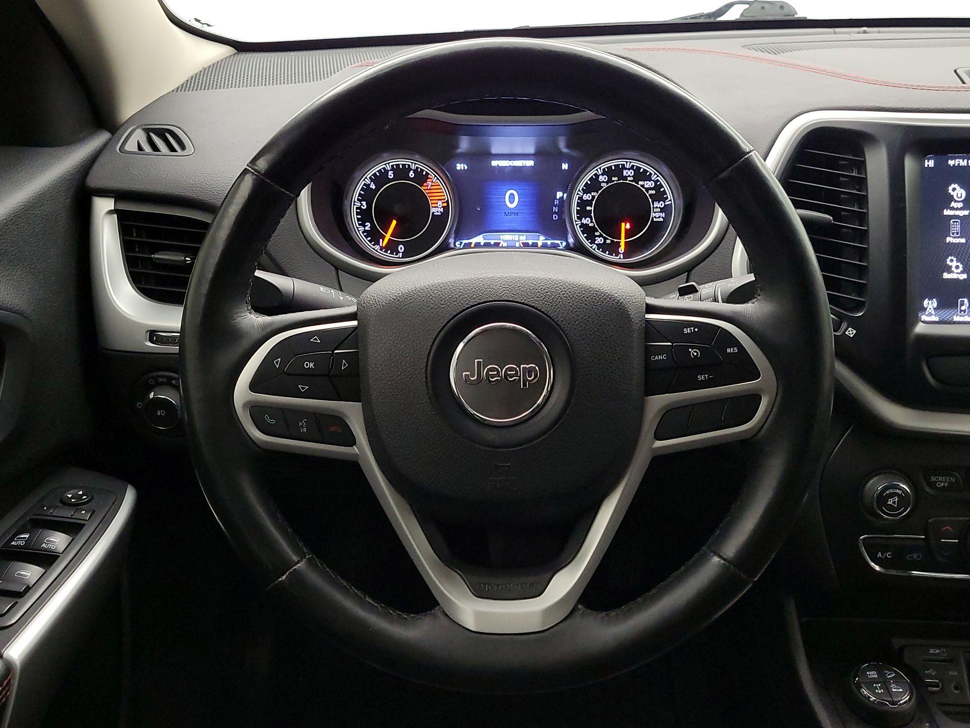 Thumbnail: 2018 Jeep Cherokee - 10