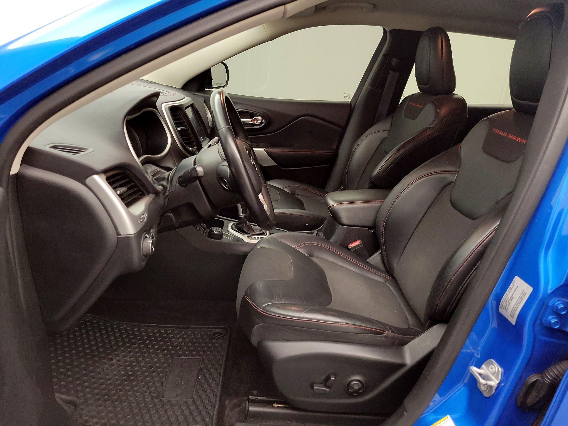 Thumbnail: 2018 Jeep Cherokee - 11