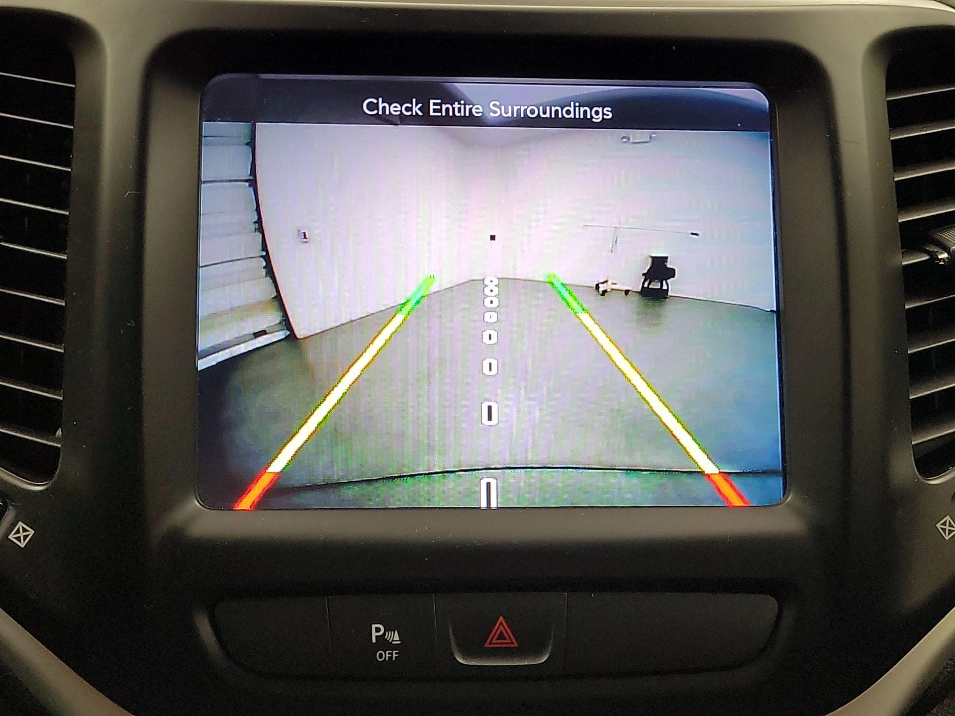 Thumbnail: 2018 Jeep Cherokee - 14