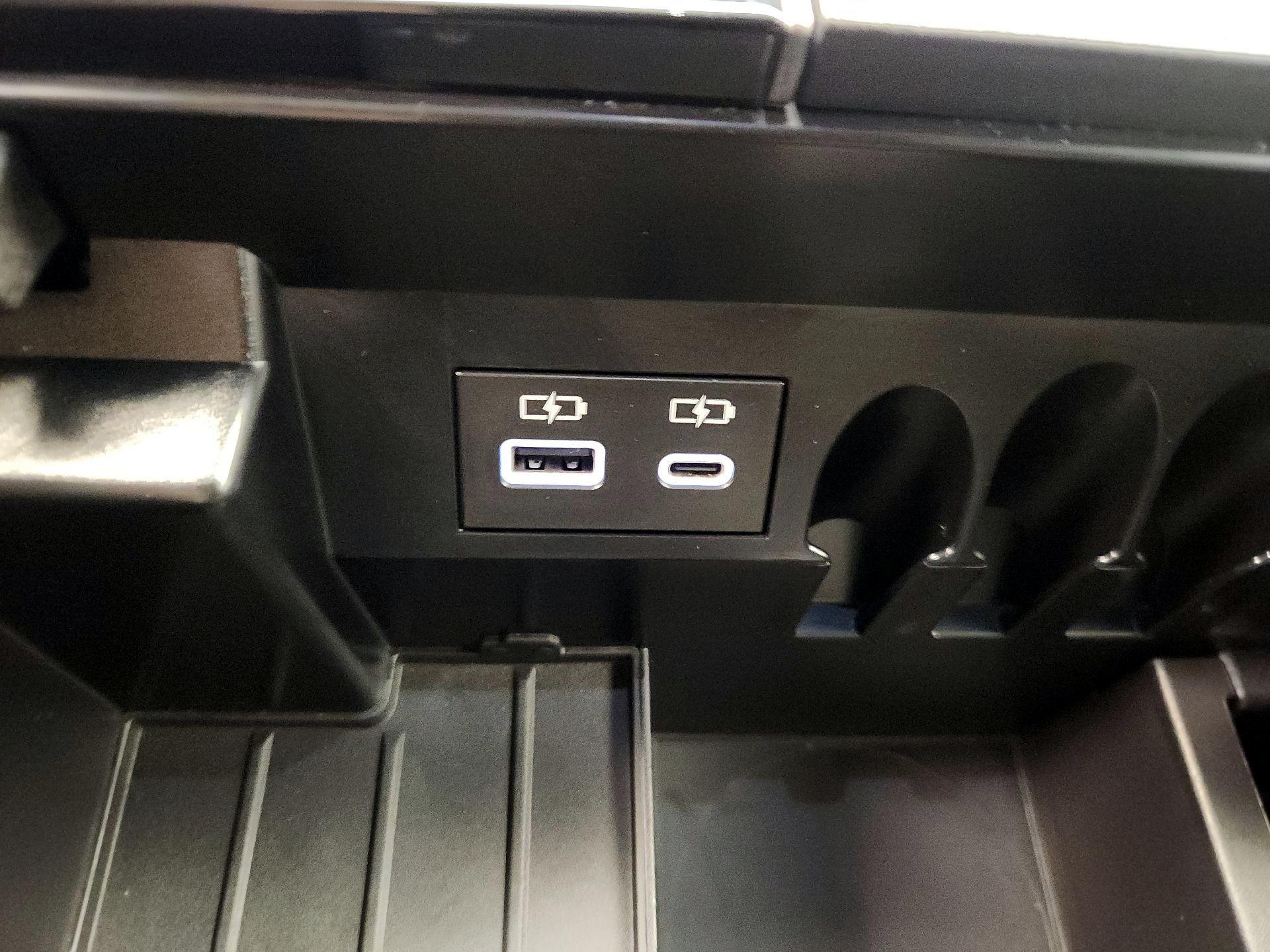 Thumbnail: 2025 Toyota Tundra - 18