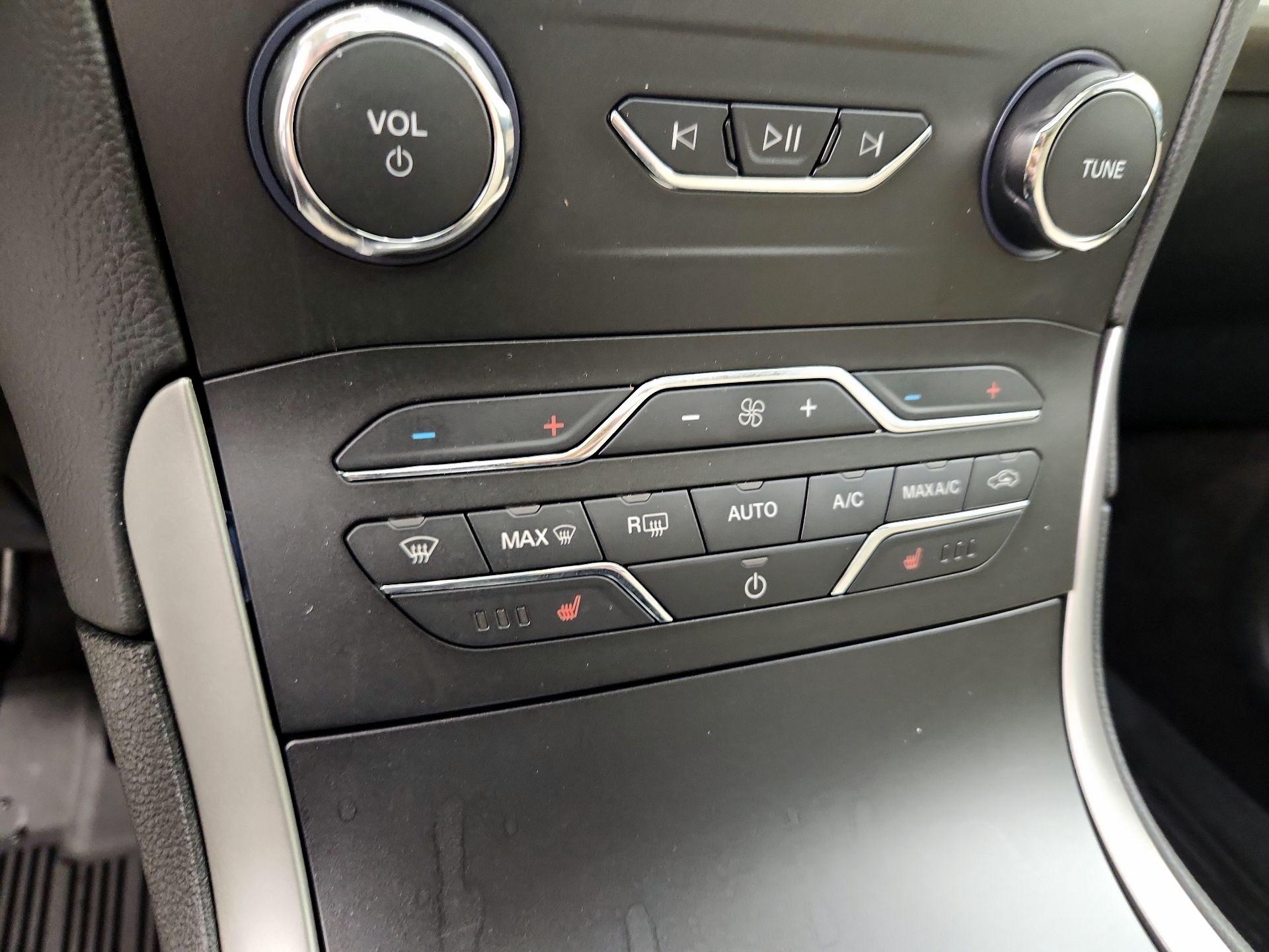 Thumbnail: 2020 Ford Edge - 16