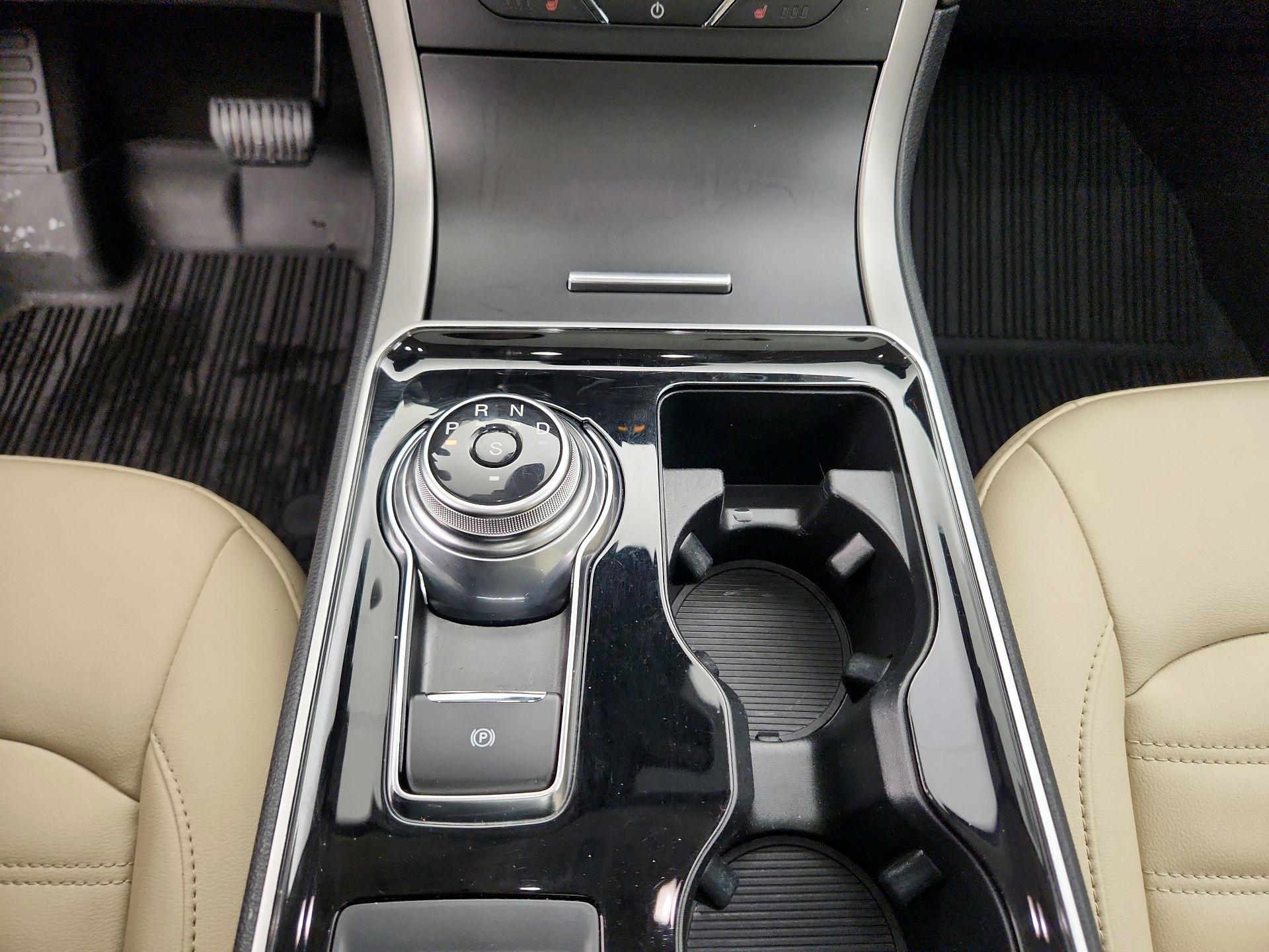 Thumbnail: 2020 Ford Edge - 17