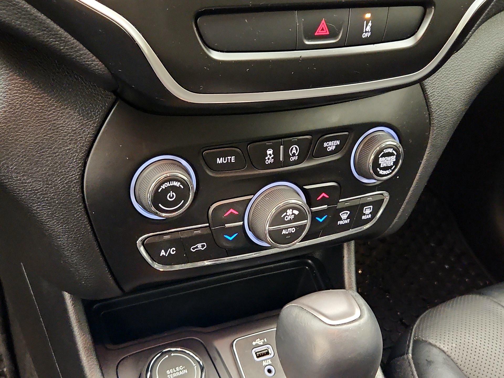 Thumbnail: 2022 Jeep Cherokee - 16