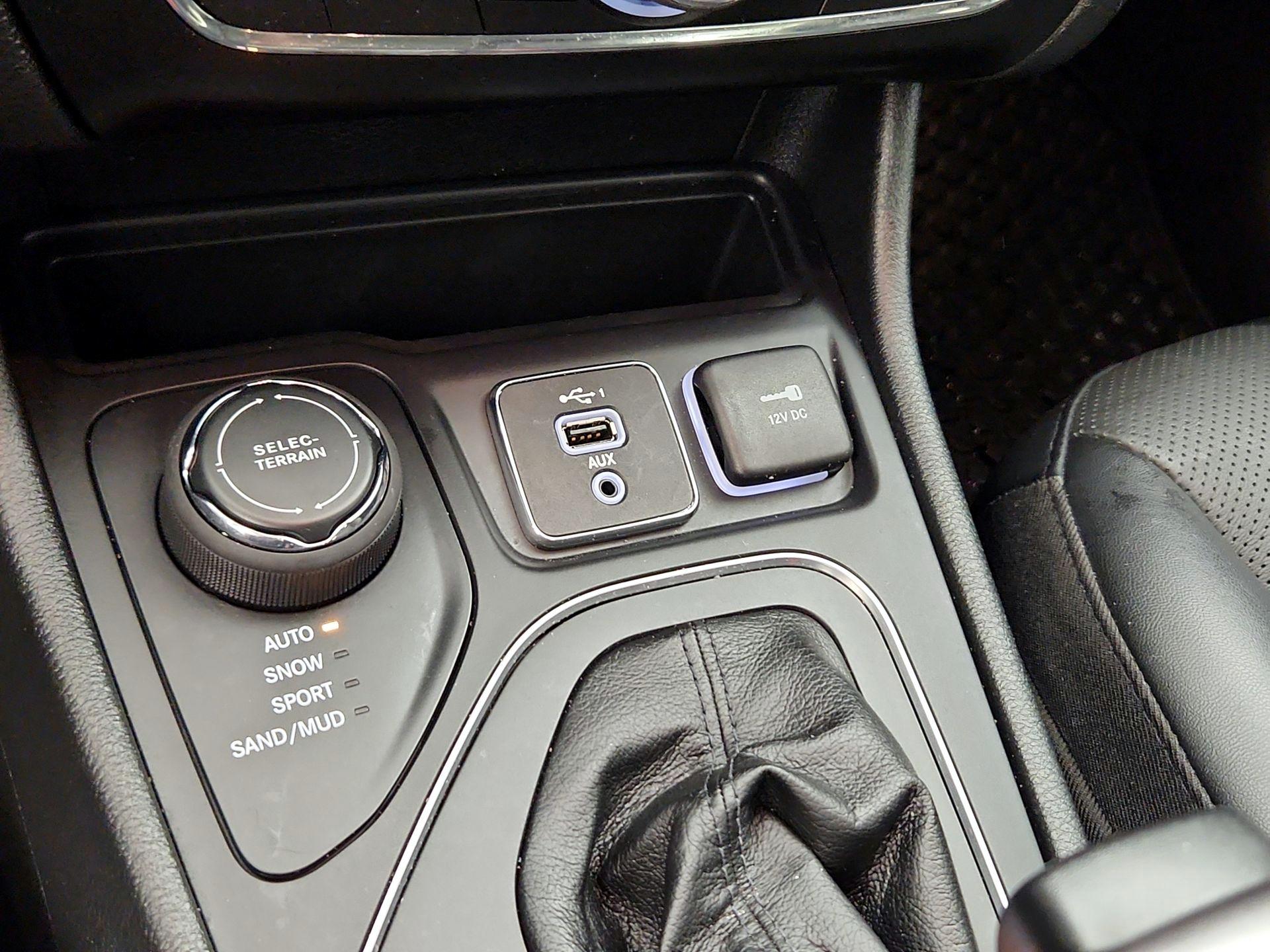 Thumbnail: 2022 Jeep Cherokee - 18