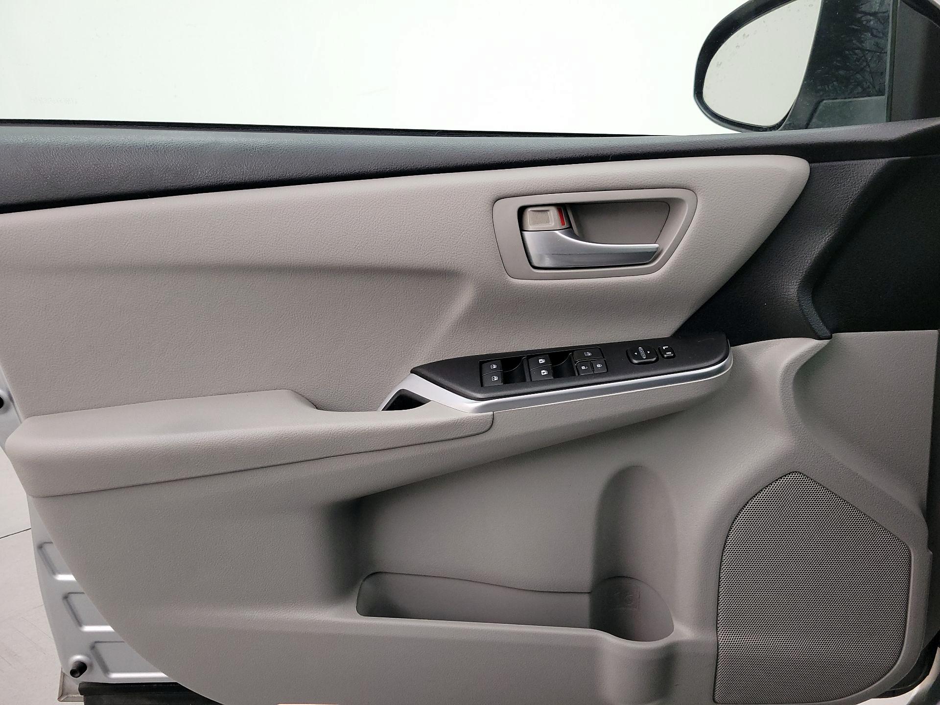 Thumbnail: 2015 Toyota Camry - 12