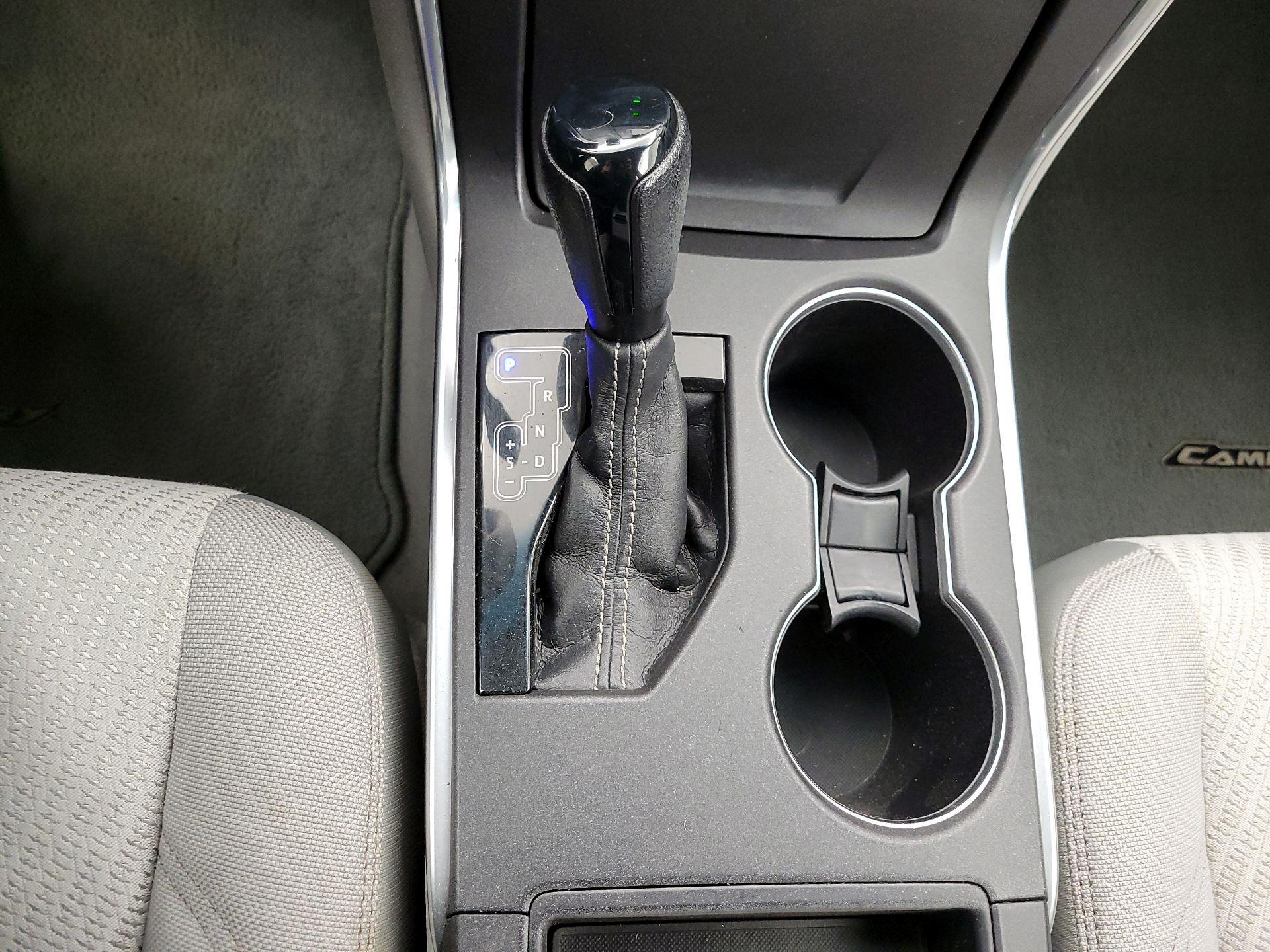 Thumbnail: 2015 Toyota Camry - 17