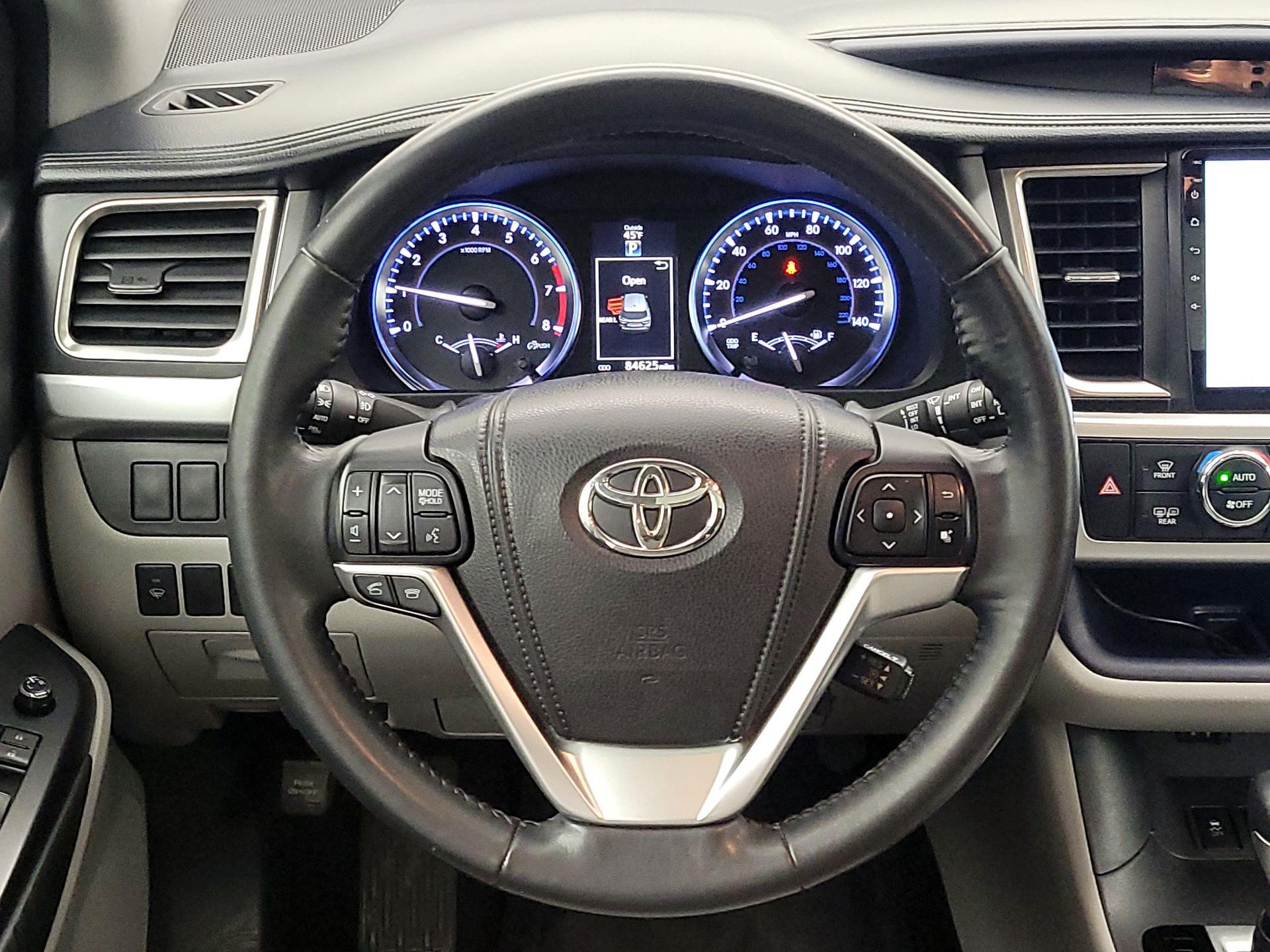 Thumbnail: 2015 Toyota Highlander - 10