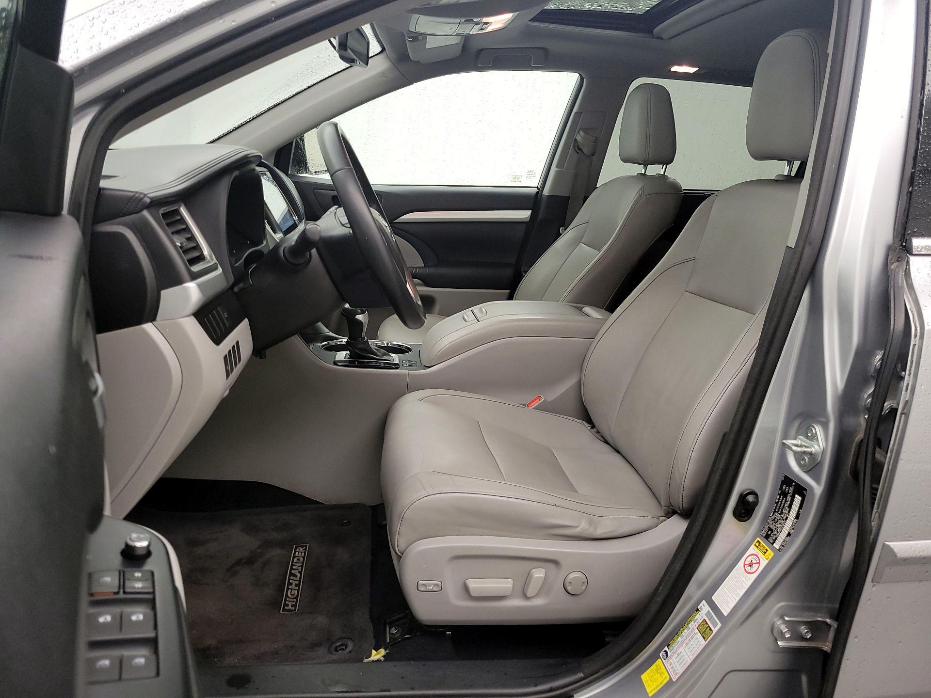 Thumbnail: 2015 Toyota Highlander - 11