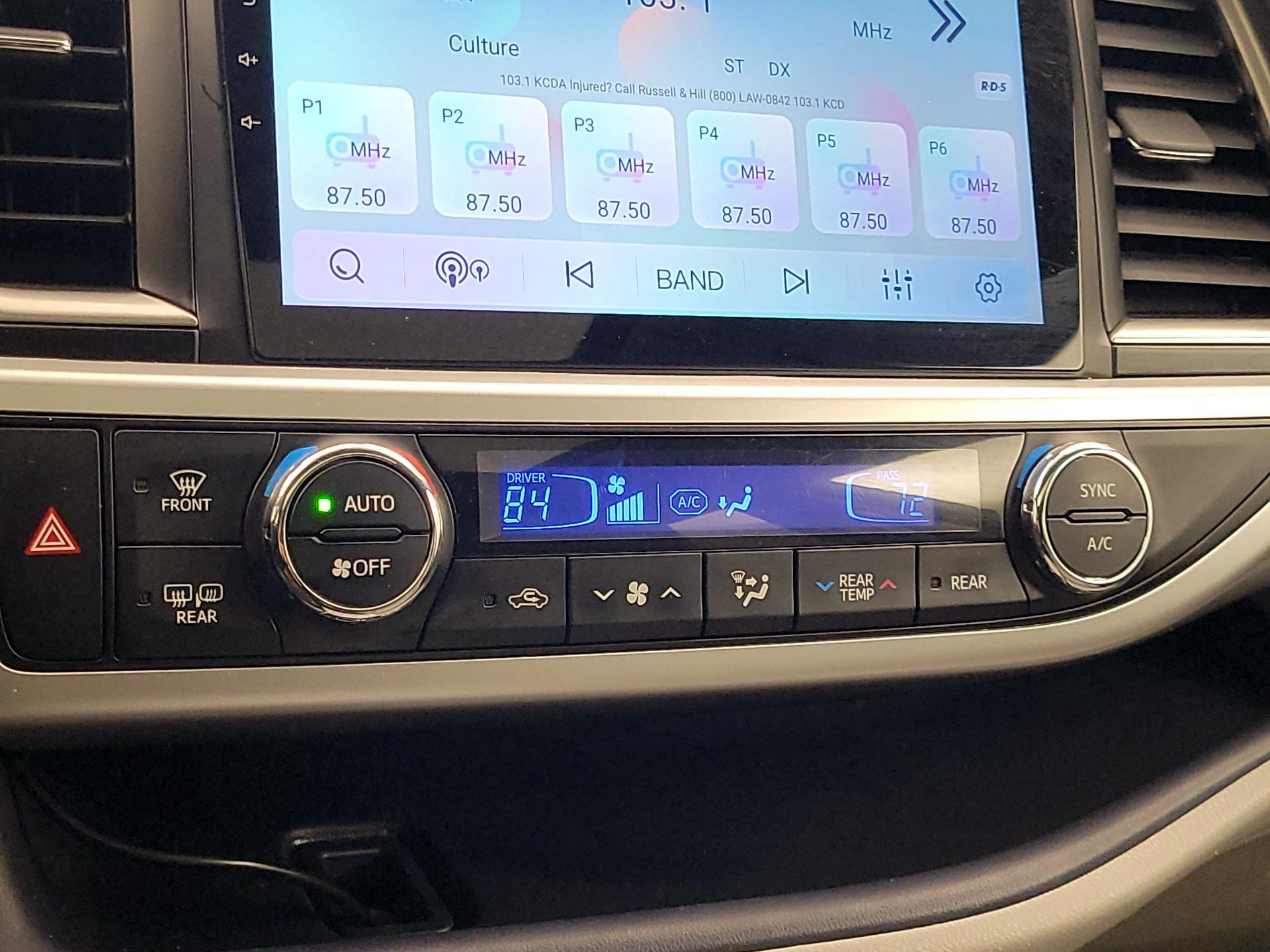 Thumbnail: 2015 Toyota Highlander - 17