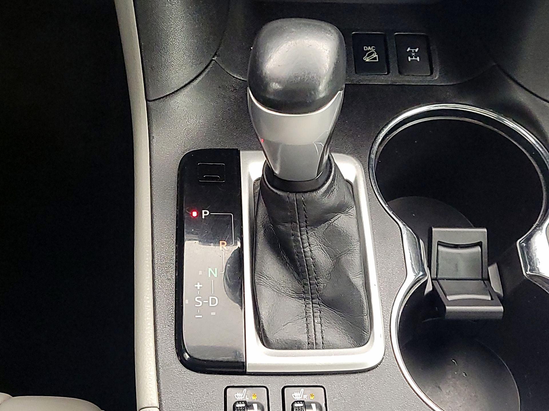 Thumbnail: 2015 Toyota Highlander - 18