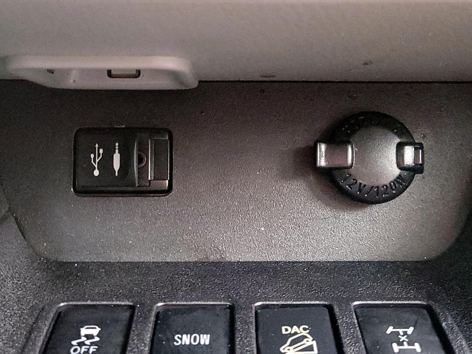 Thumbnail: 2015 Toyota Highlander - 19