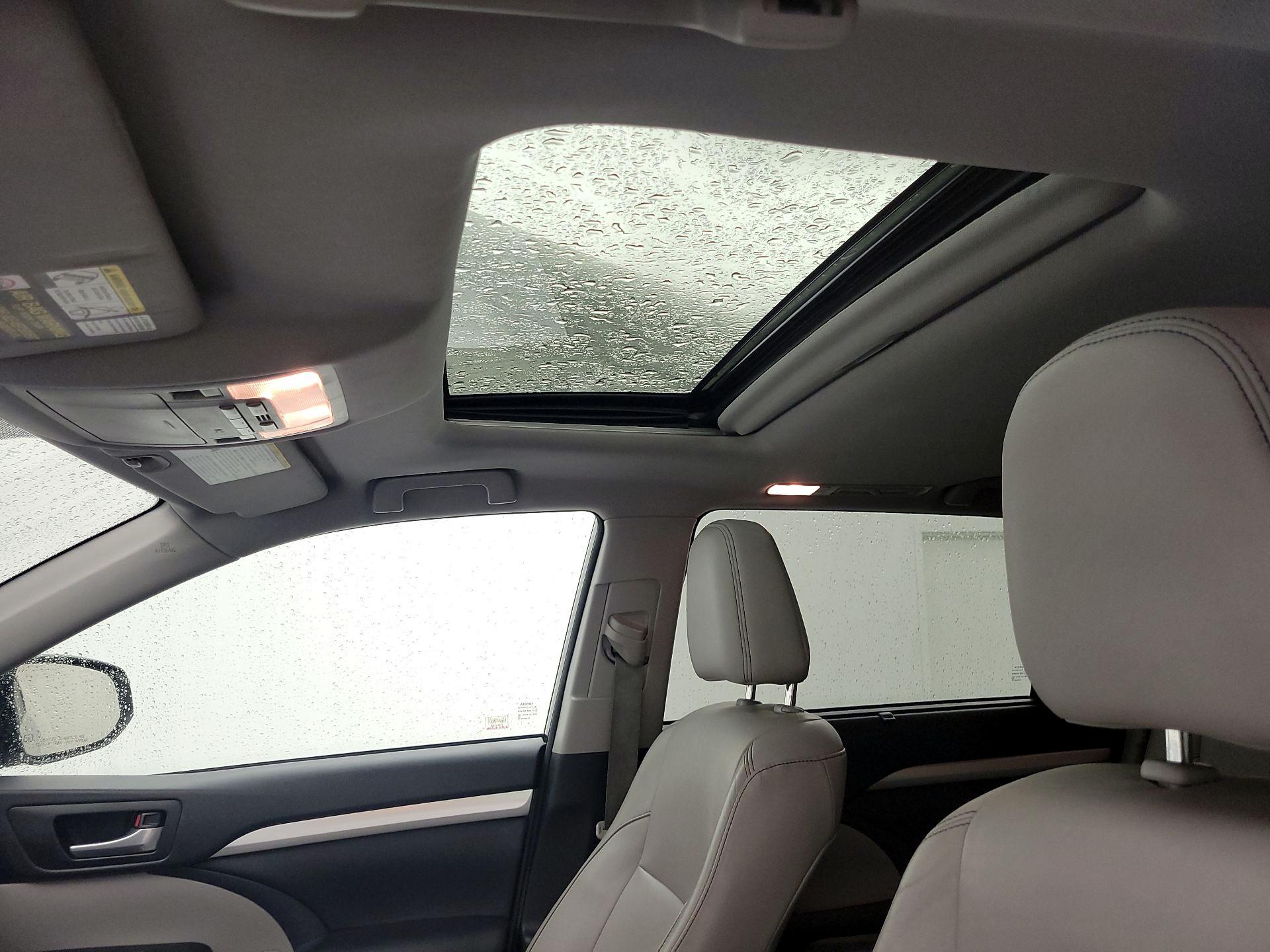 Thumbnail: 2015 Toyota Highlander - 20