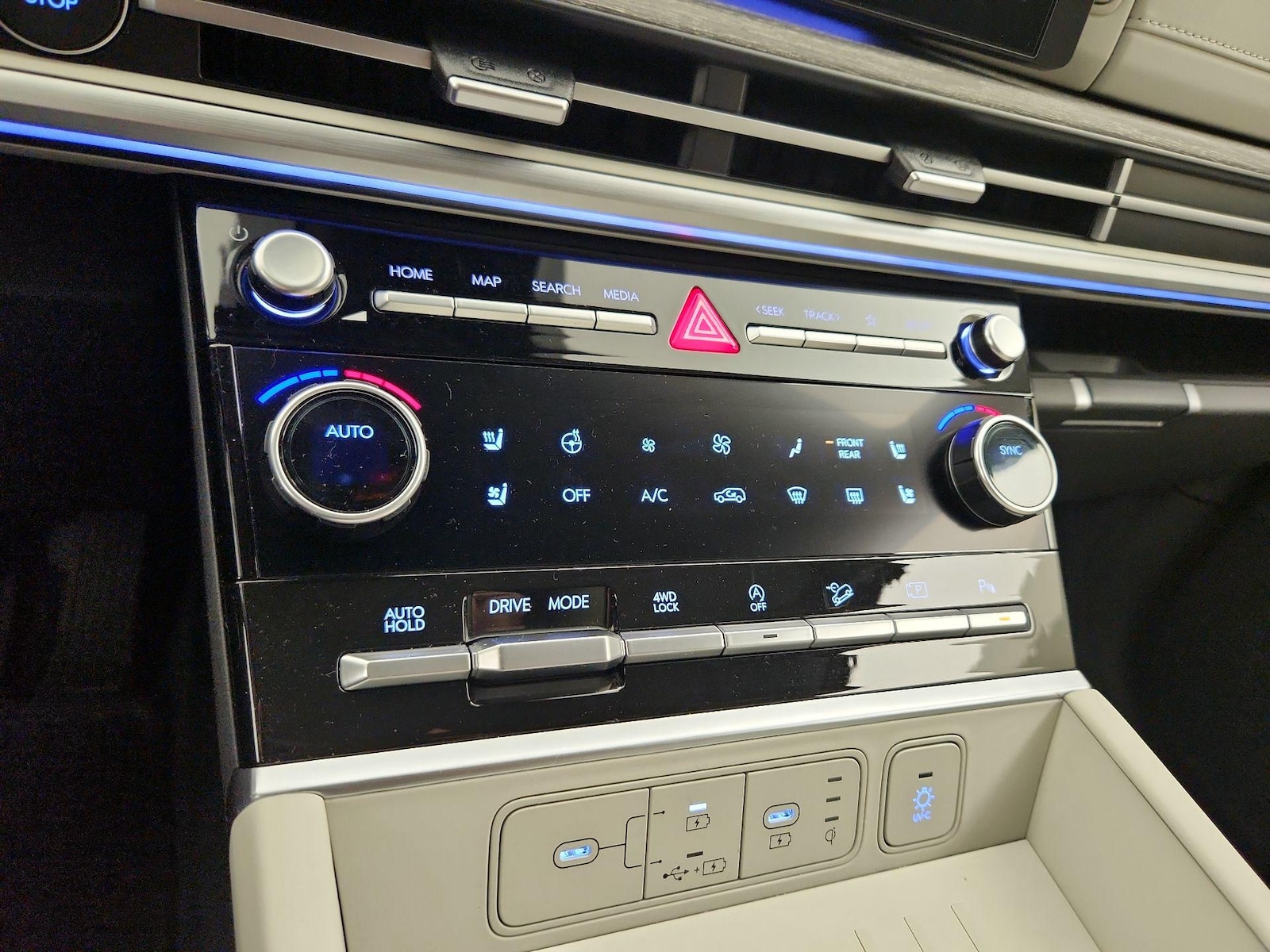 2024 Hyundai Santa Fe Limited - Photo 18