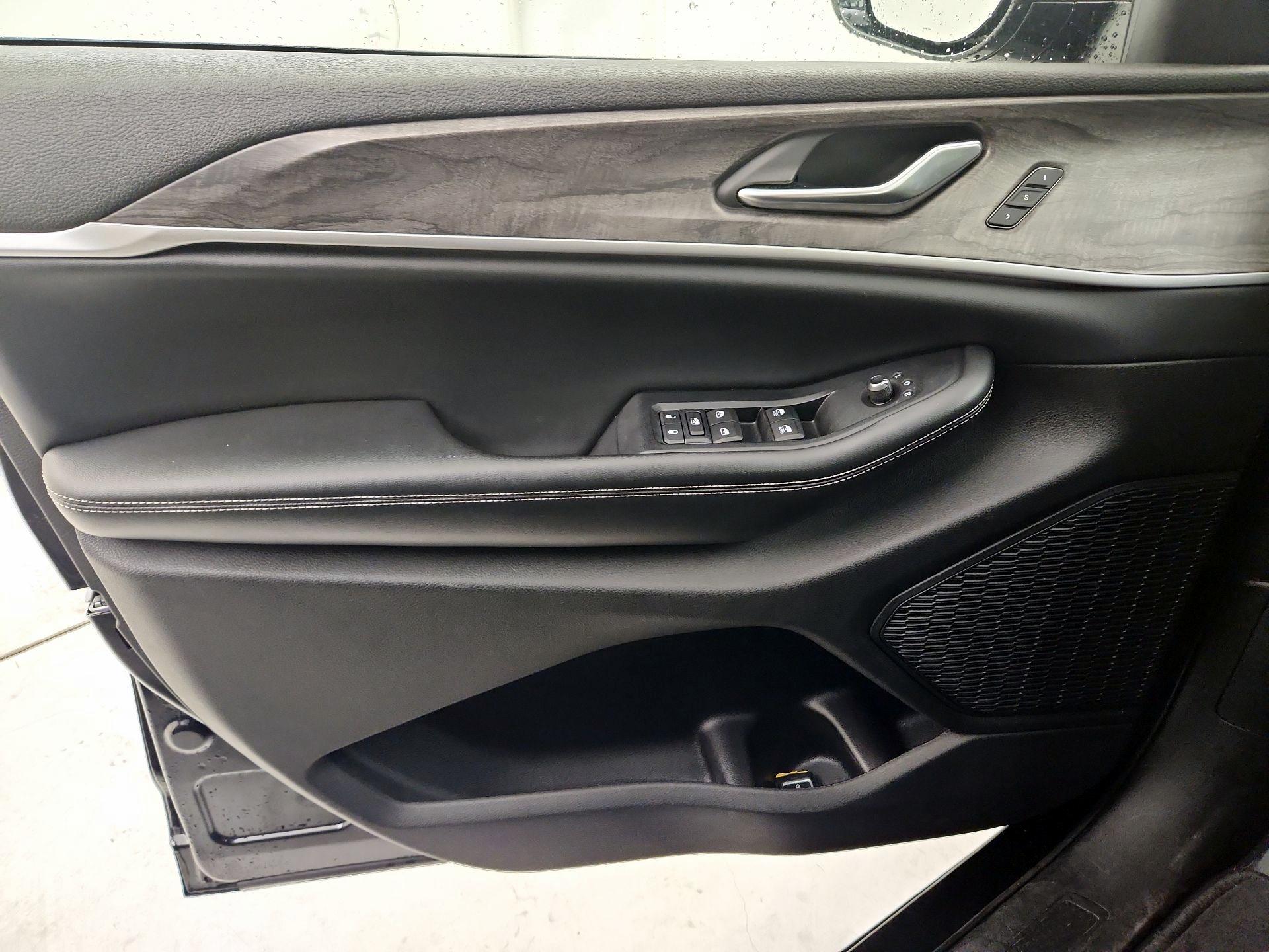 Thumbnail: 2023 Jeep Grand Cherokee - 12