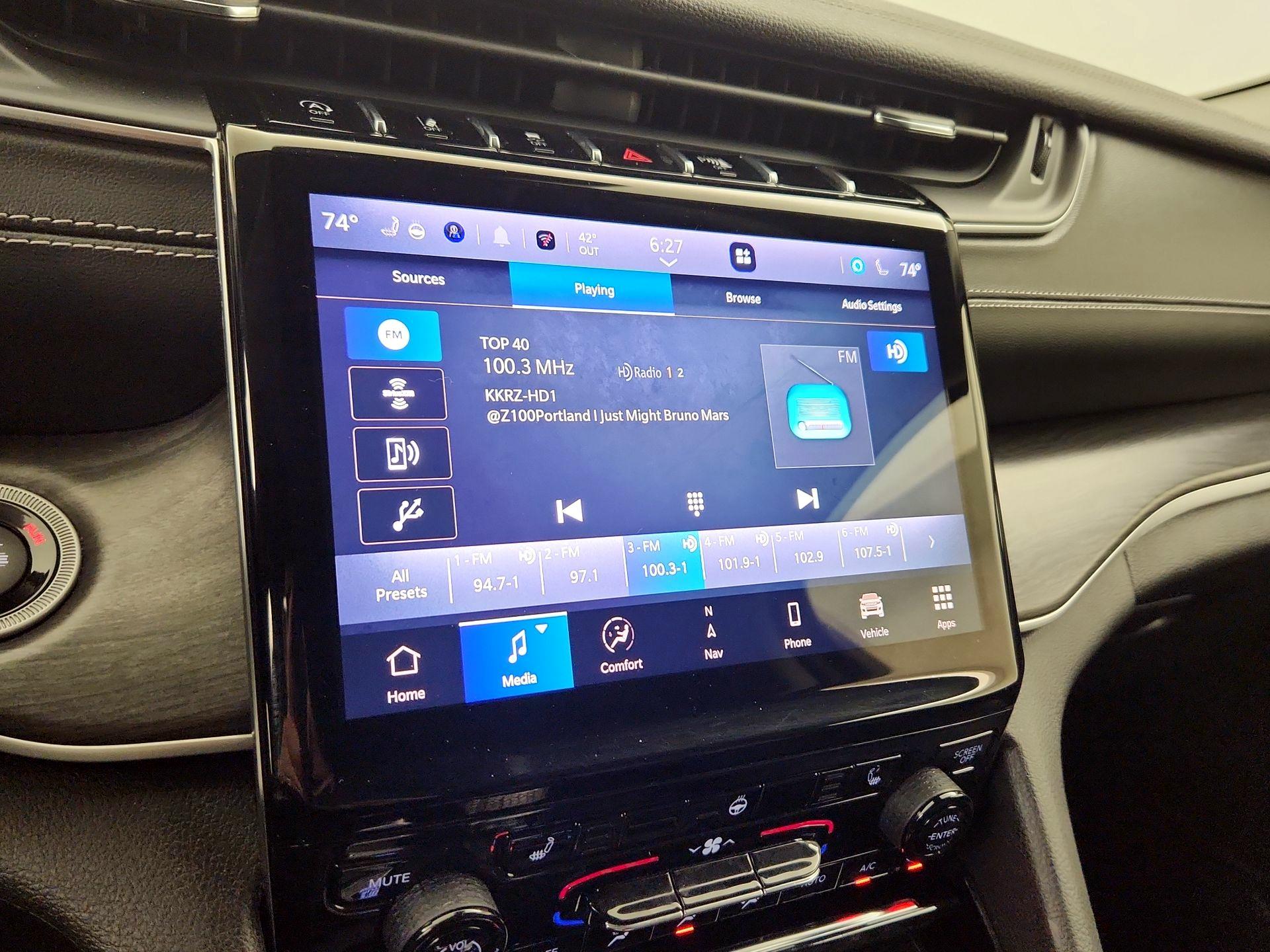 Thumbnail: 2023 Jeep Grand Cherokee - 16