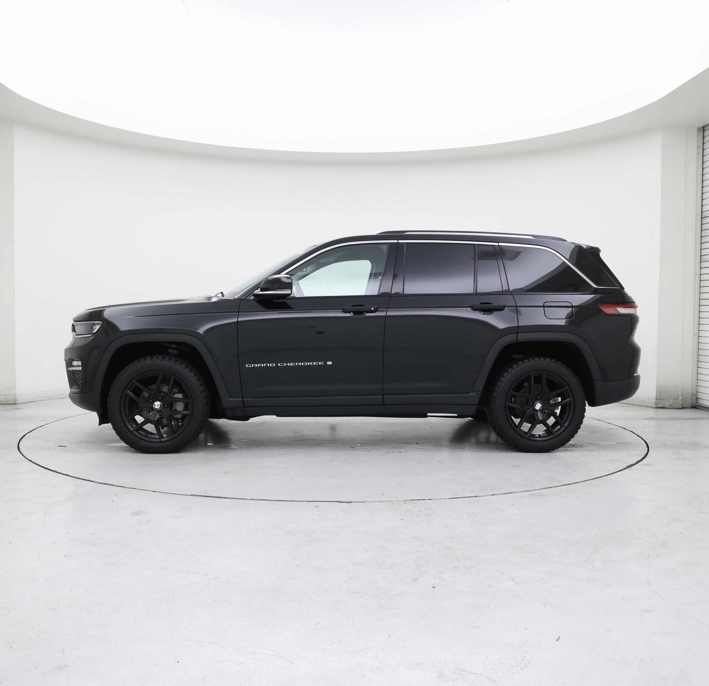 Thumbnail: 2023 Jeep Grand Cherokee - 3