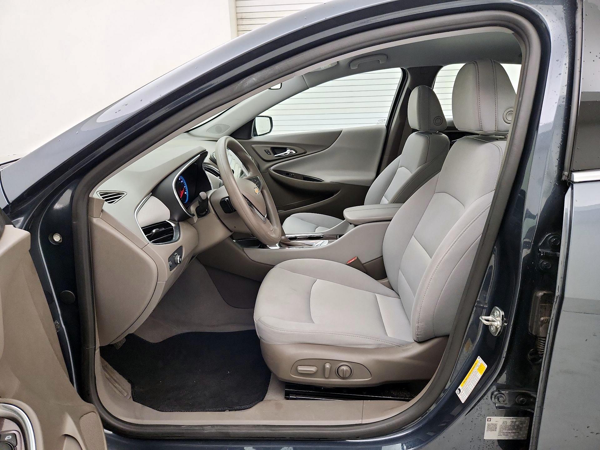 Thumbnail: 2020 Chevrolet Malibu - 11