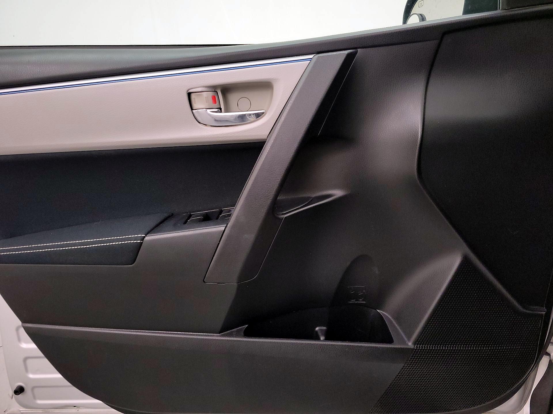 Thumbnail: 2015 Toyota Corolla - 12