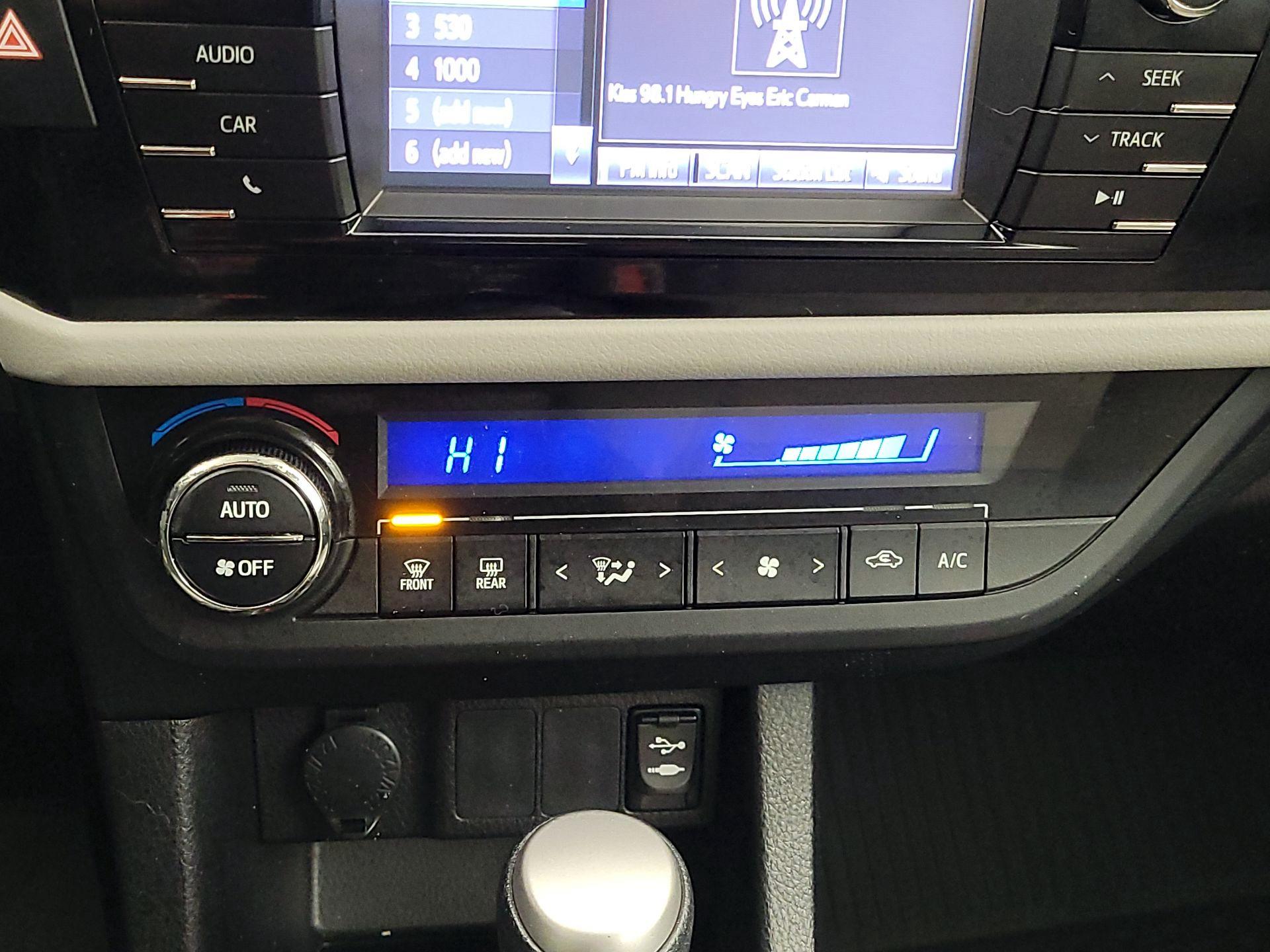 Thumbnail: 2015 Toyota Corolla - 16