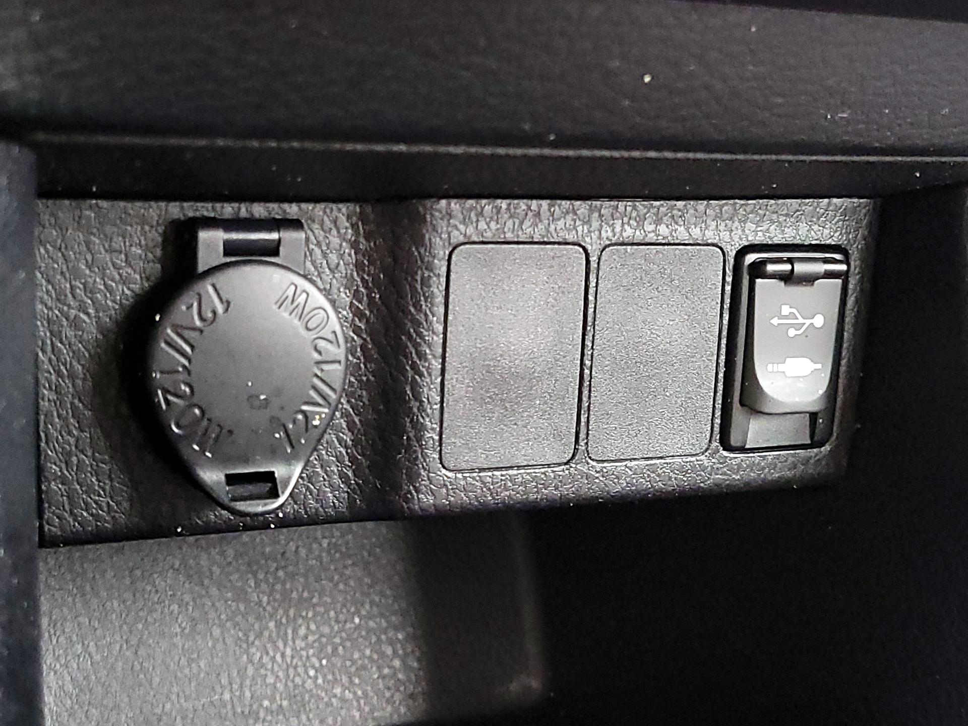 Thumbnail: 2015 Toyota Corolla - 18