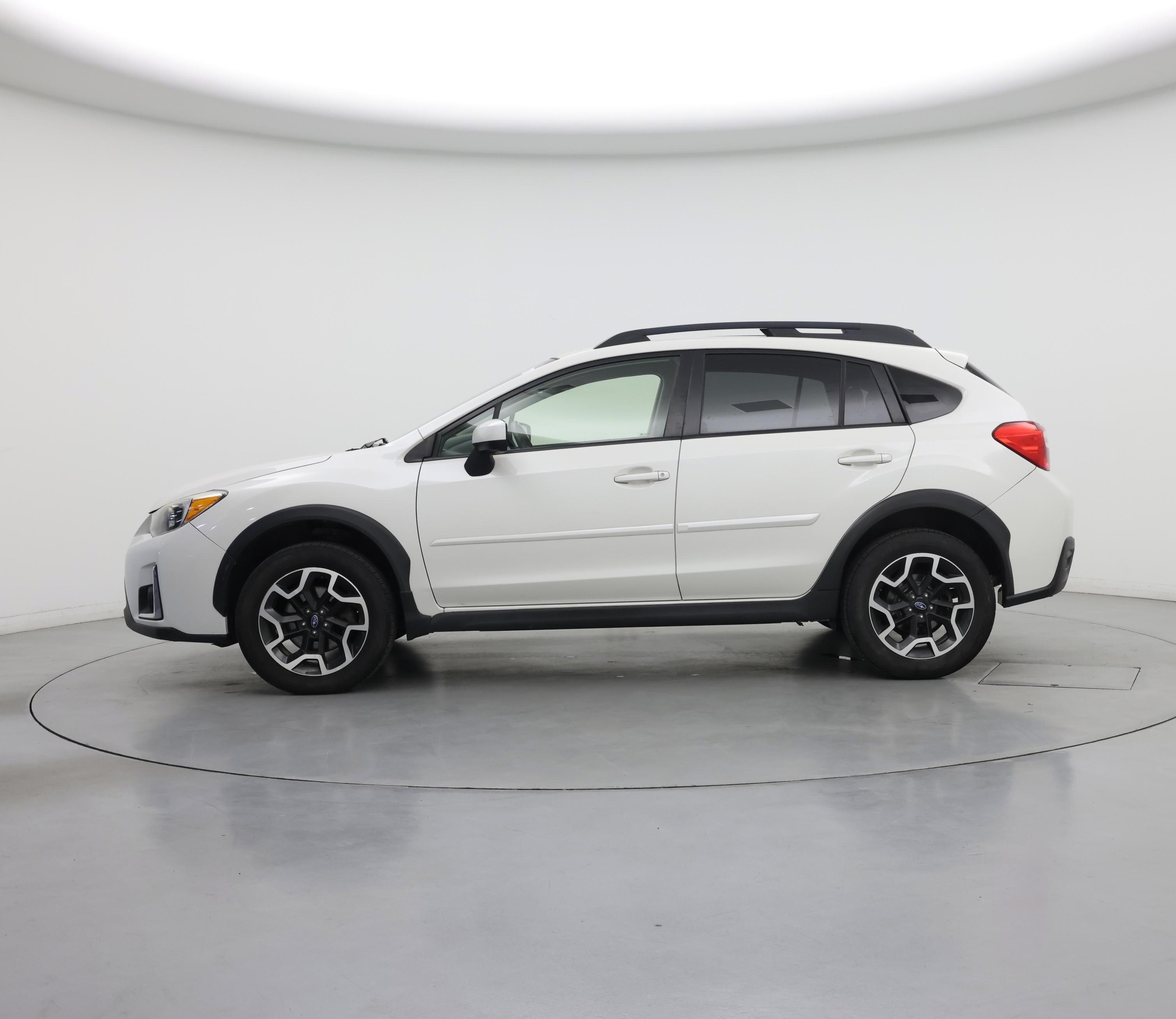 Thumbnail: 2017 Subaru Crosstrek - 3