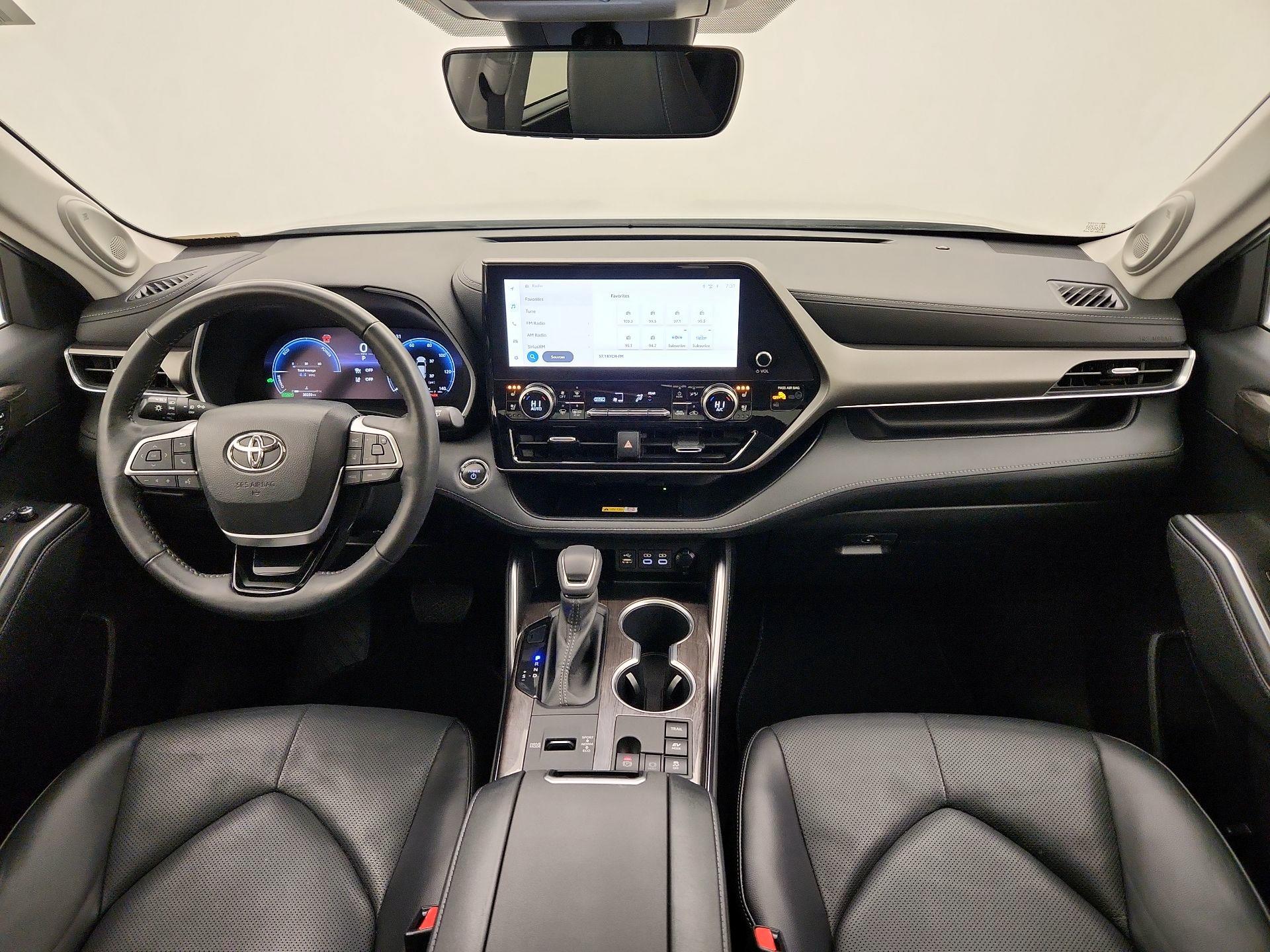 Thumbnail: 2023 Toyota Highlander - 9