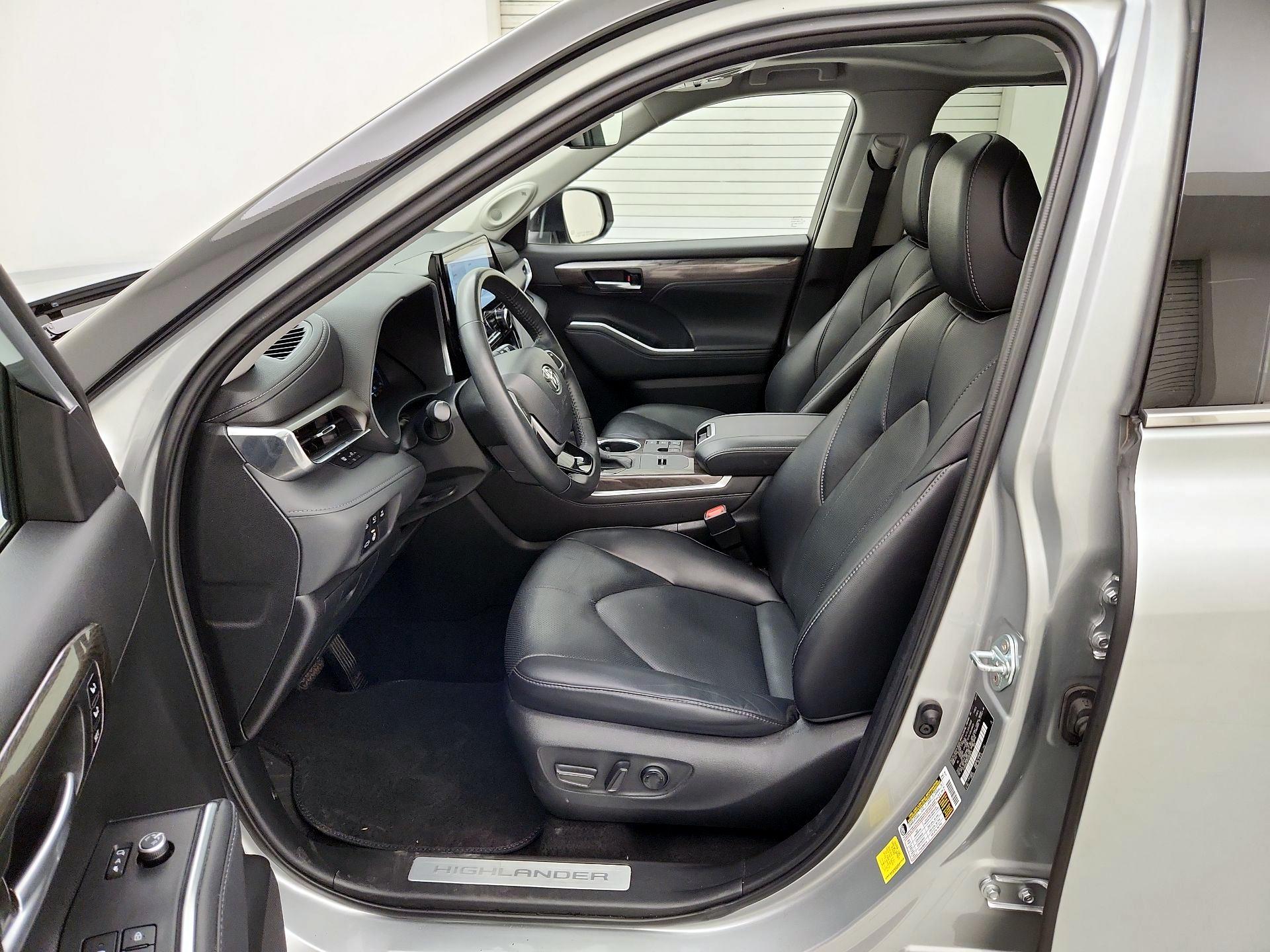 Thumbnail: 2023 Toyota Highlander - 11