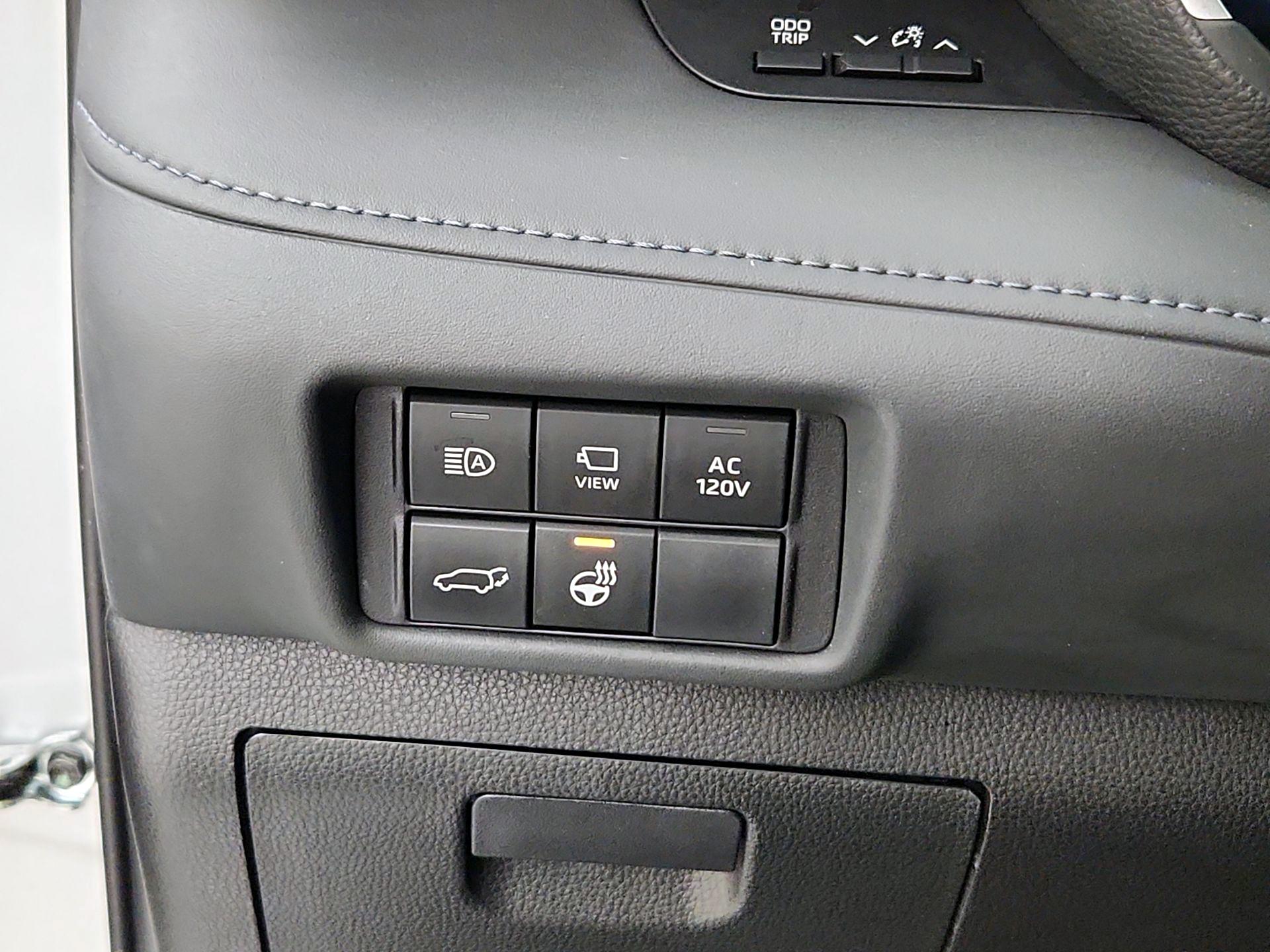 Thumbnail: 2023 Toyota Highlander - 13