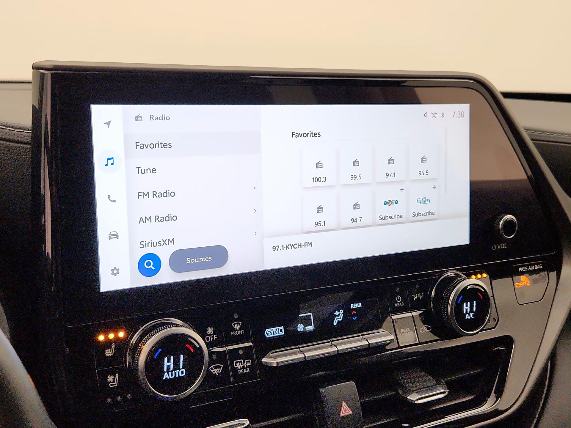 Thumbnail: 2023 Toyota Highlander - 15