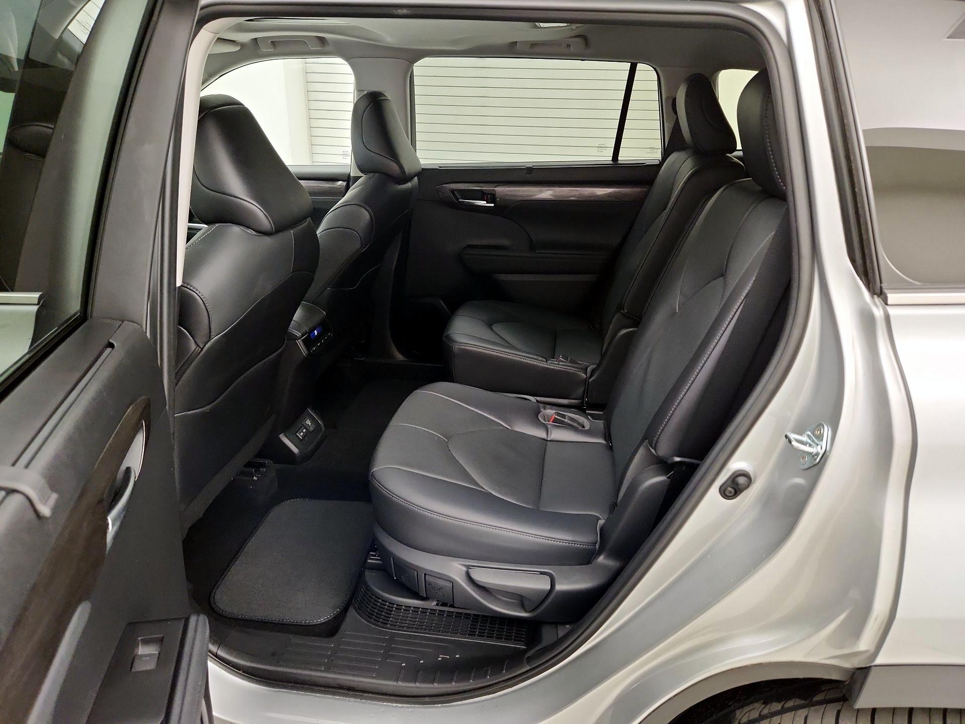 Thumbnail: 2023 Toyota Highlander - 20