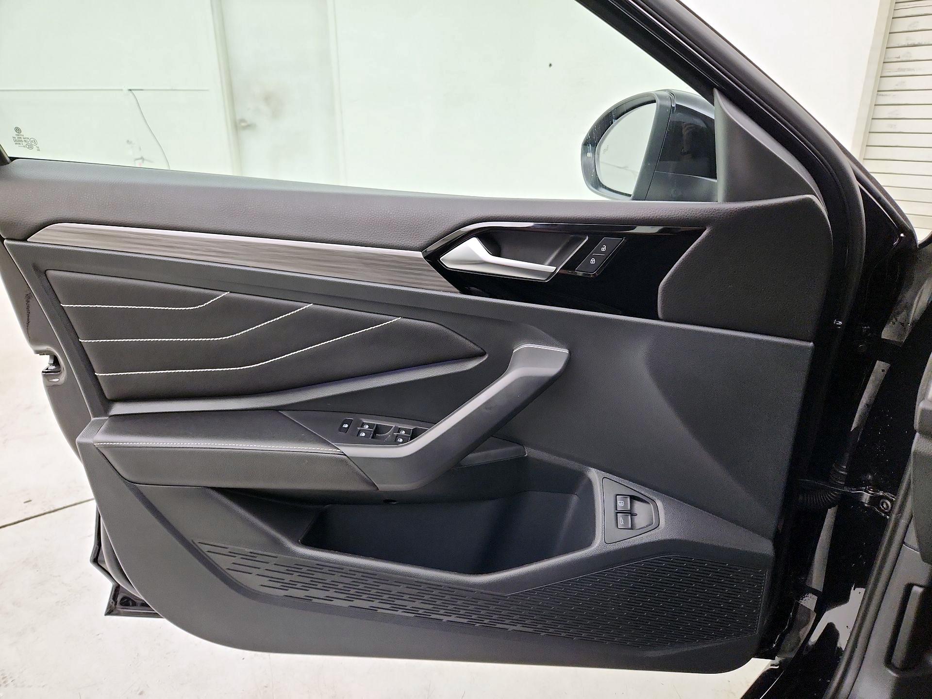 Thumbnail: 2023 Volkswagen Jetta - 12