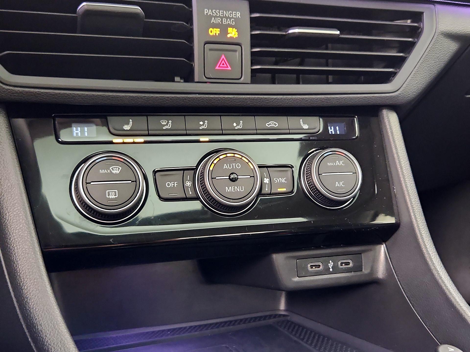 Thumbnail: 2023 Volkswagen Jetta - 16