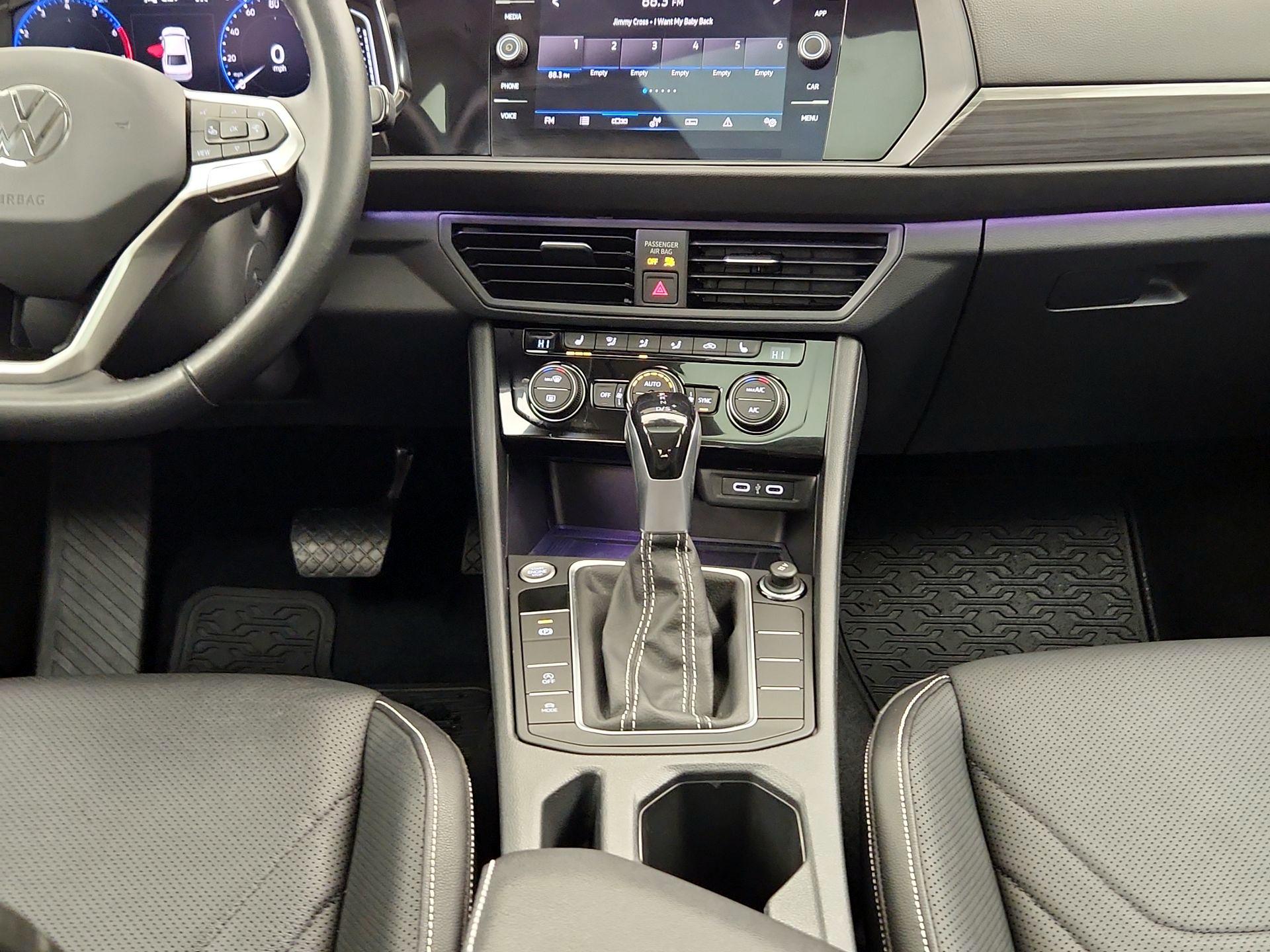 Thumbnail: 2023 Volkswagen Jetta - 17