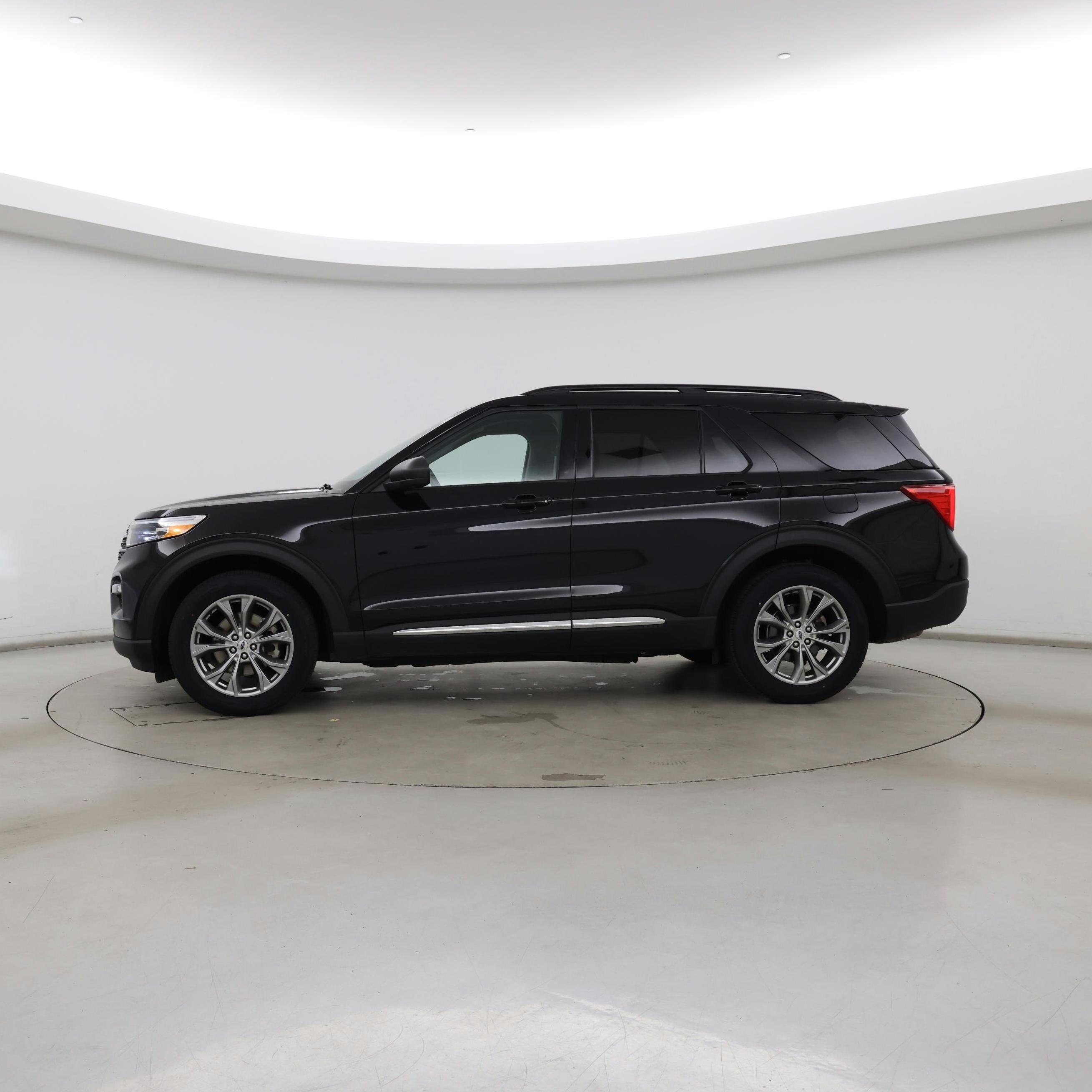 Thumbnail: 2022 Ford Explorer - 3