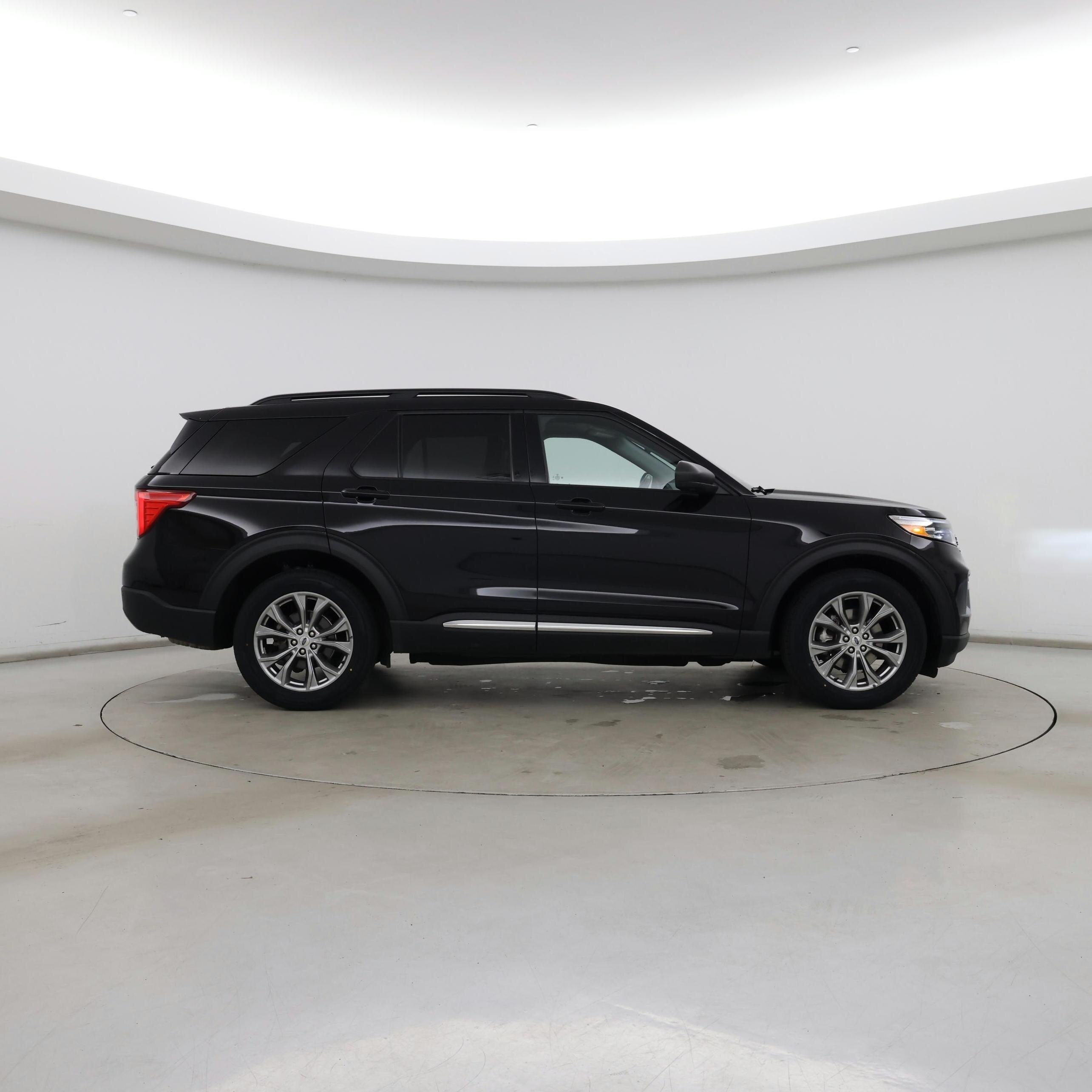 Thumbnail: 2022 Ford Explorer - 7