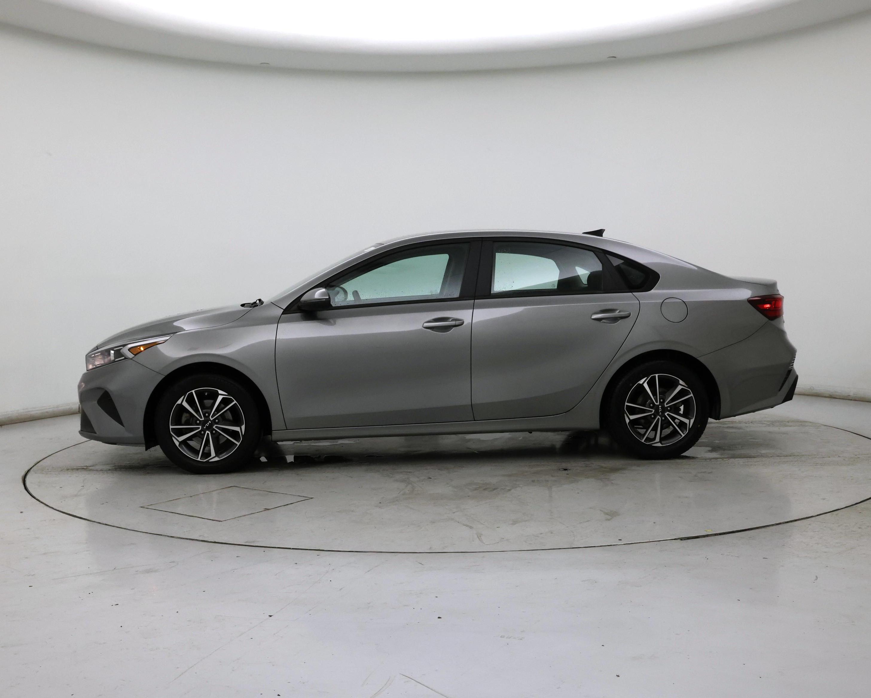 Thumbnail: 2022 Kia Forte - 3