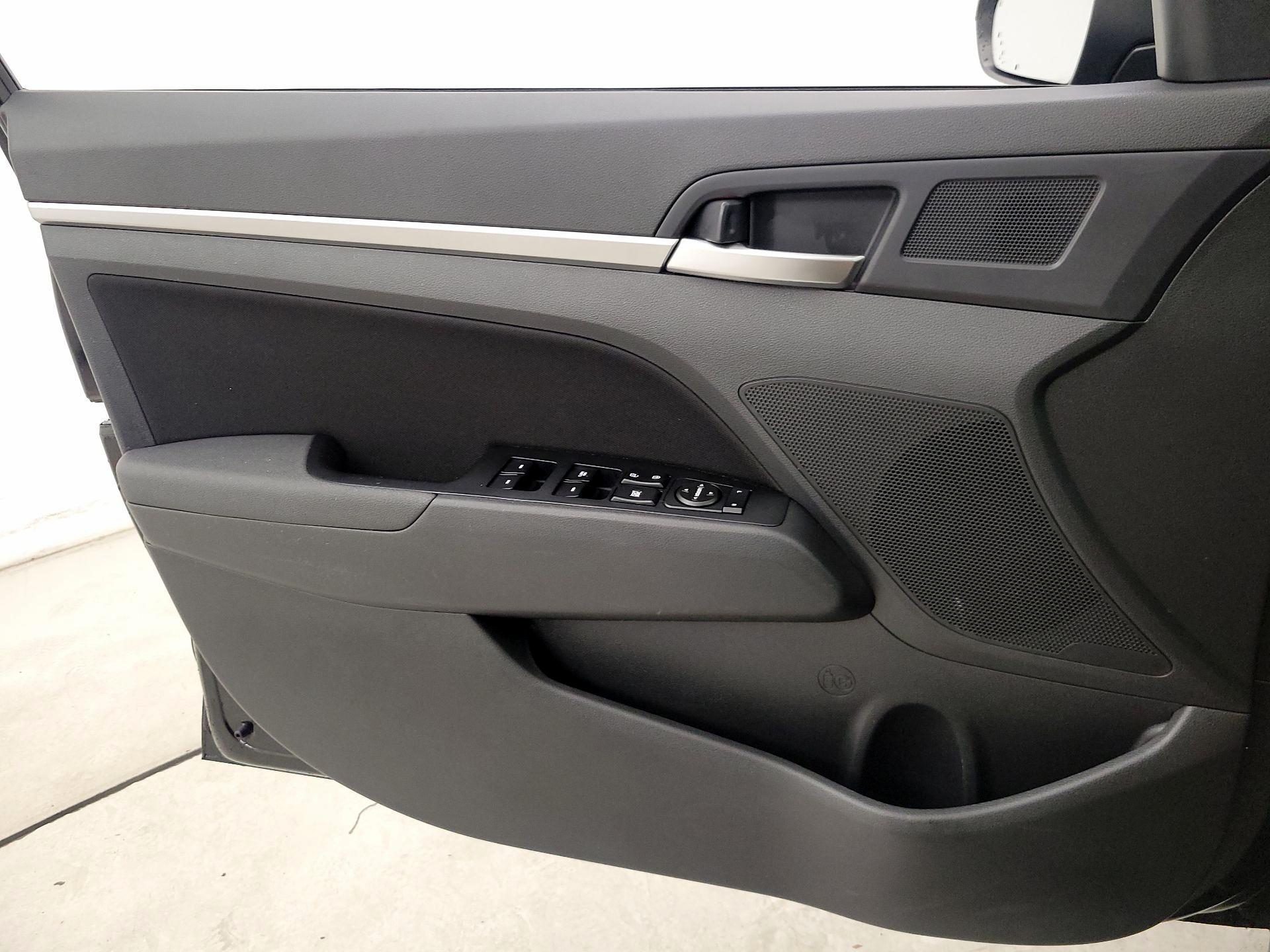 Thumbnail: 2020 Hyundai Elantra - 12