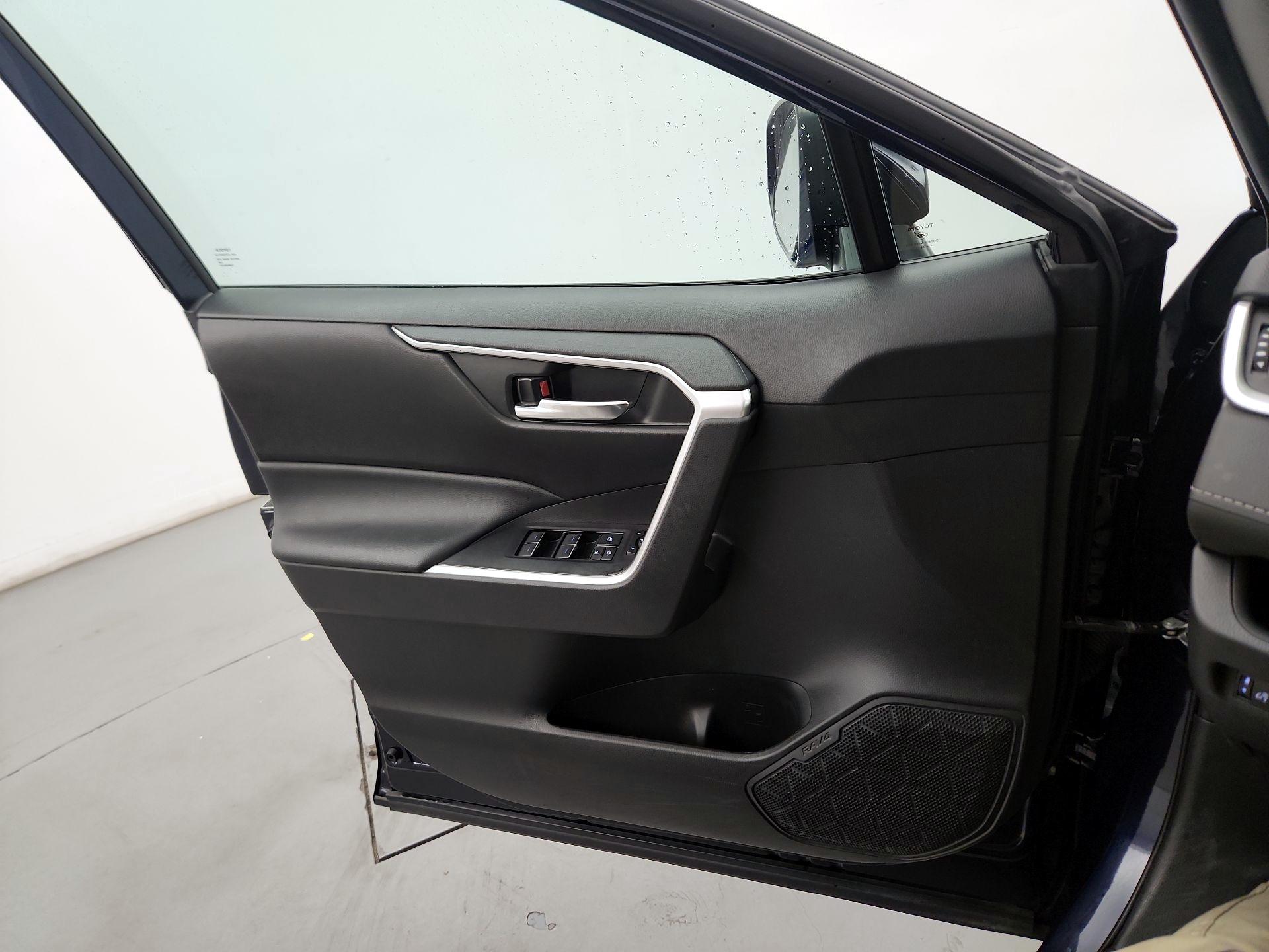 Thumbnail: 2022 Toyota RAV4 - 12