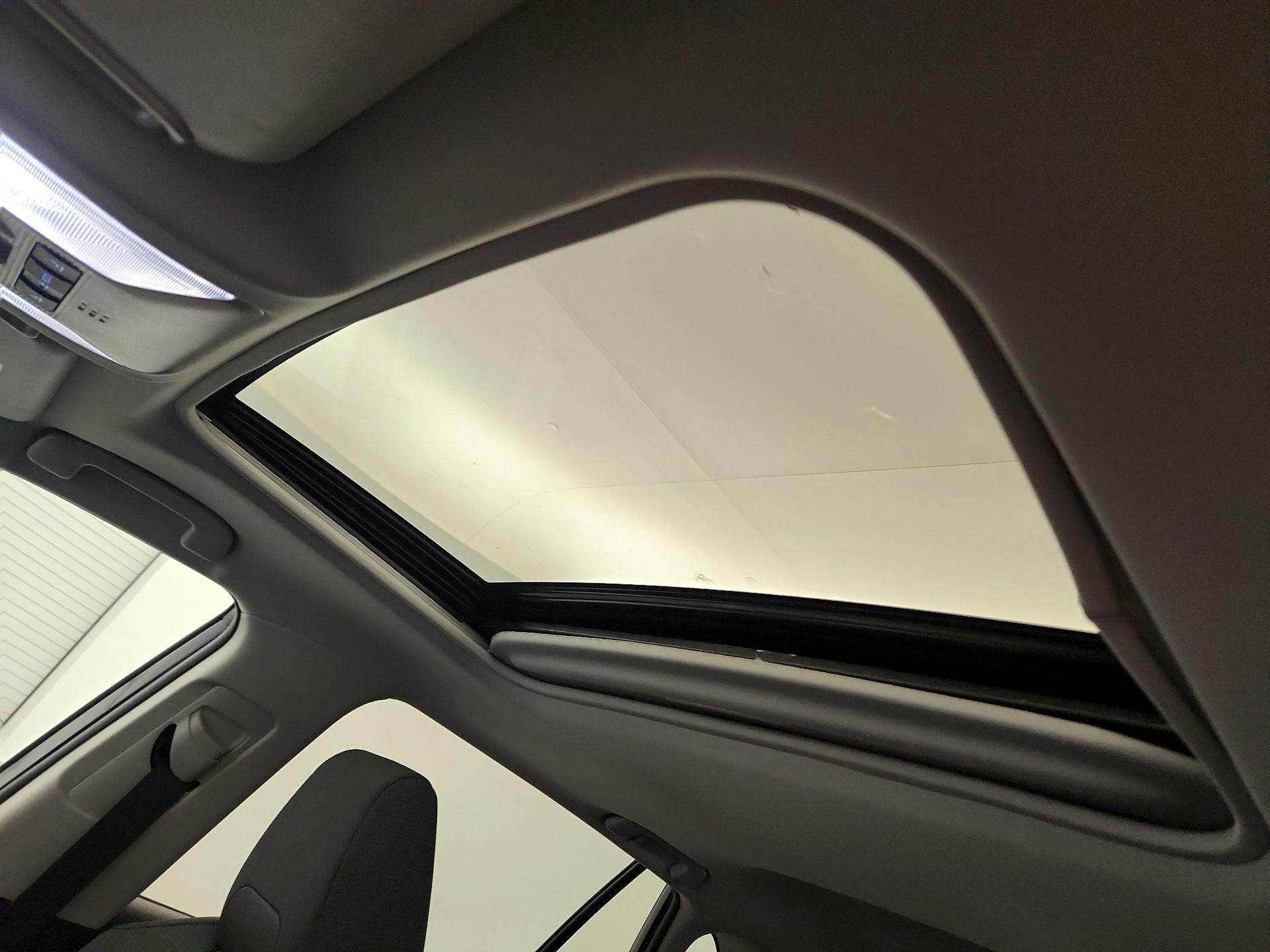 Thumbnail: 2022 Toyota RAV4 - 19