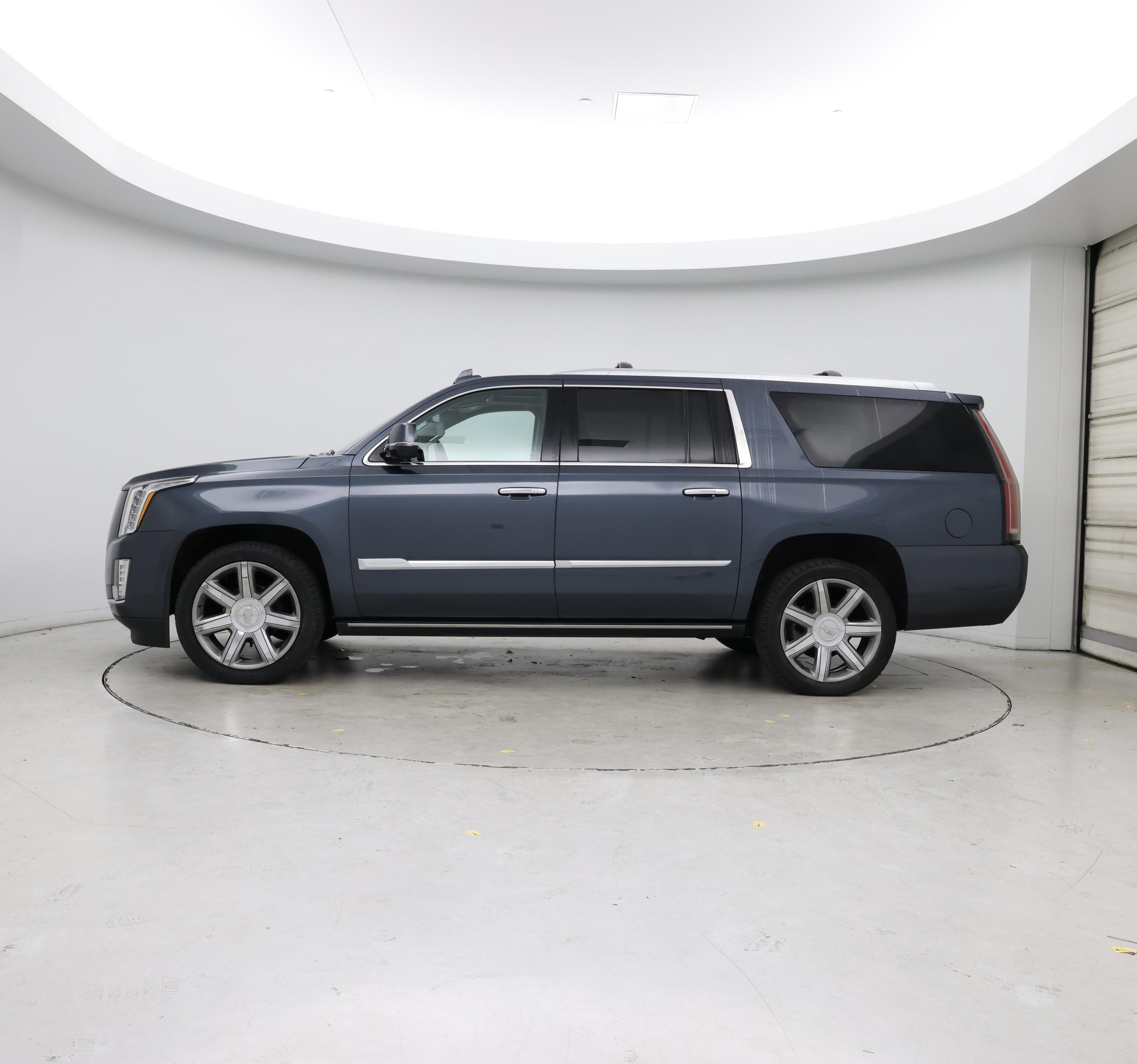Thumbnail: 2020 Cadillac Escalade - 3