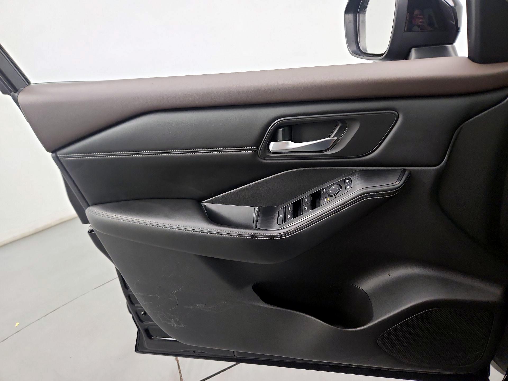 Thumbnail: 2022 Nissan Rogue - 12