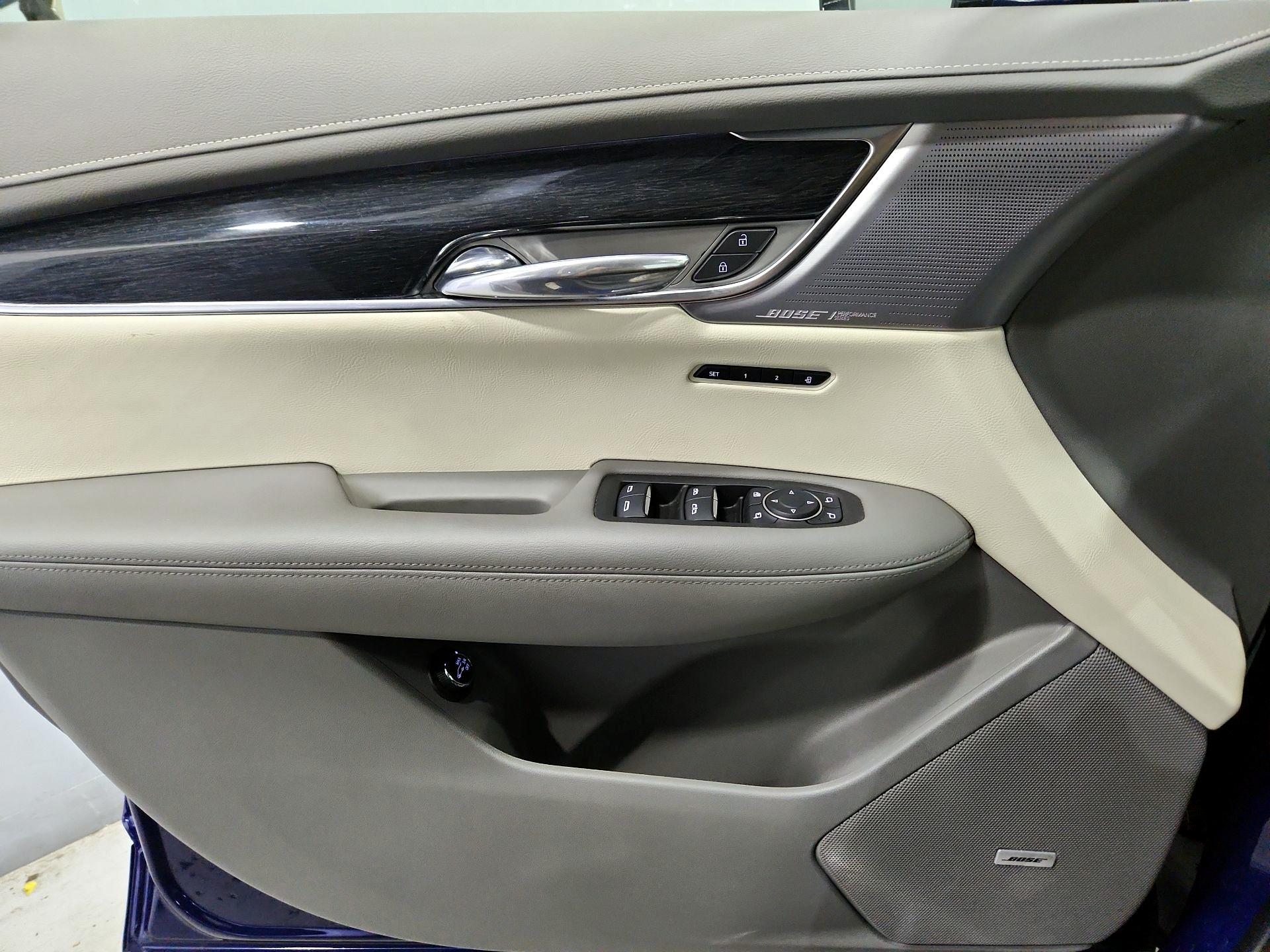 Thumbnail: 2023 Cadillac XT6 - 12