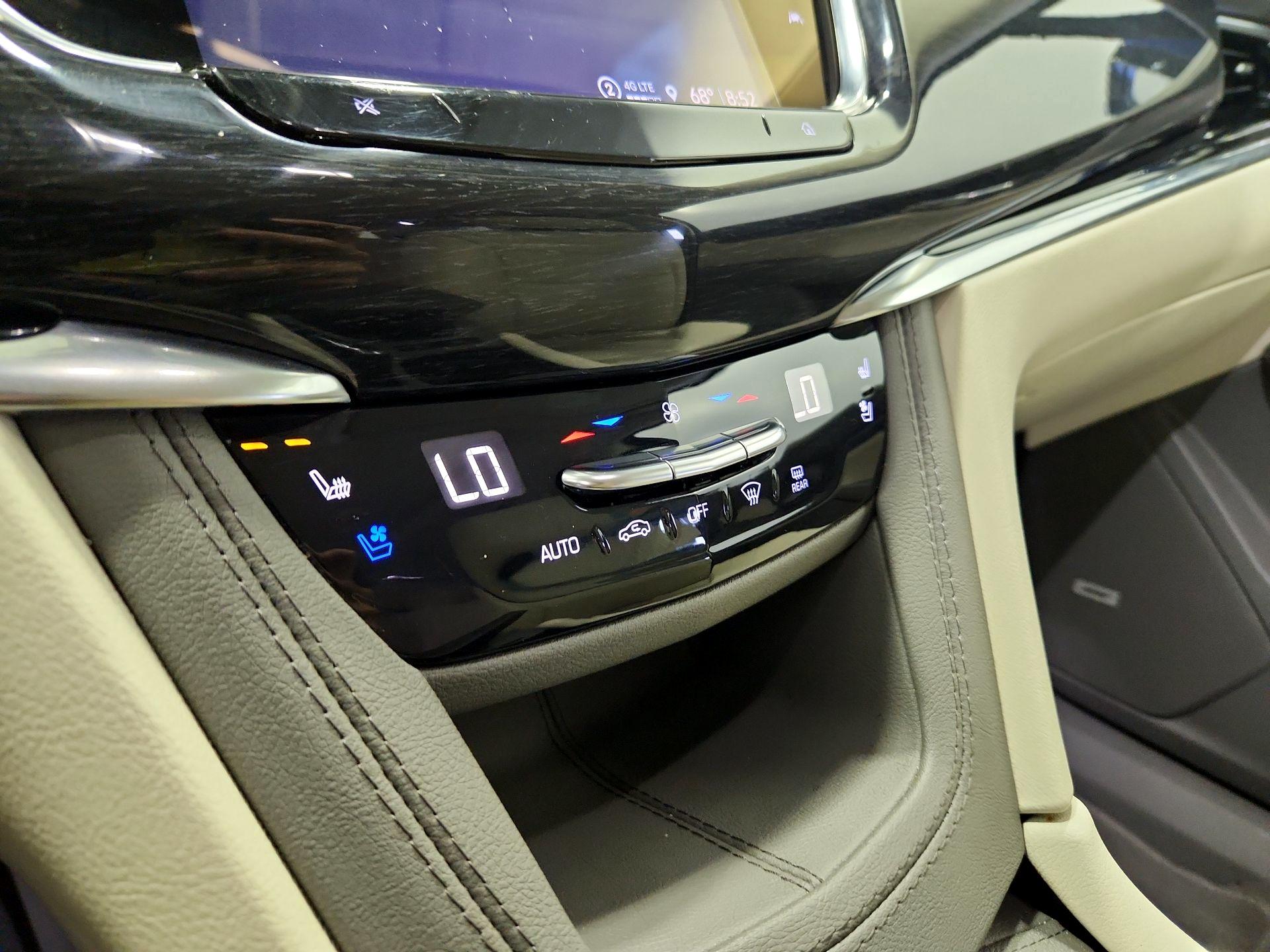 Thumbnail: 2023 Cadillac XT6 - 17