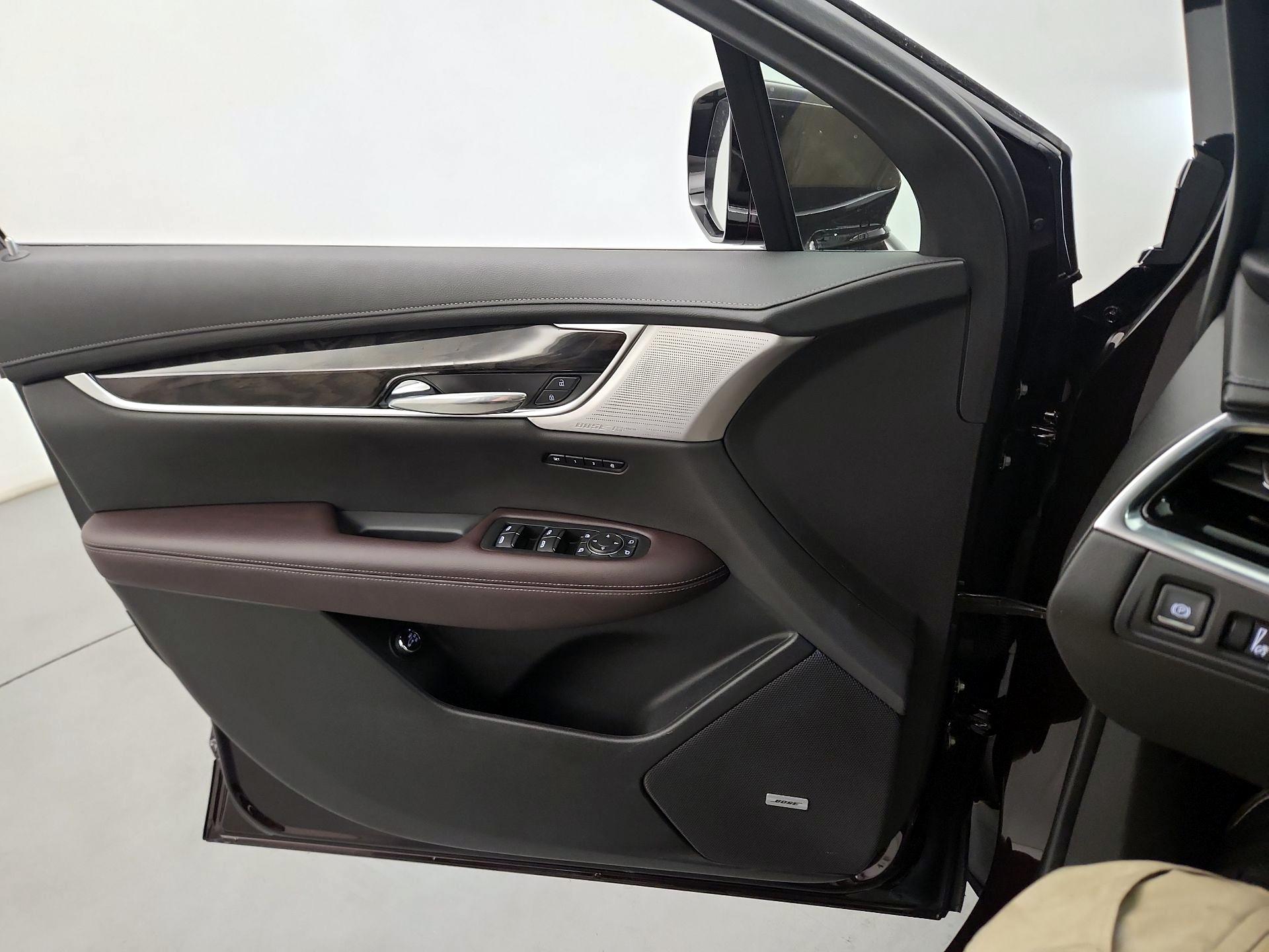 Thumbnail: 2021 Cadillac XT6 - 12