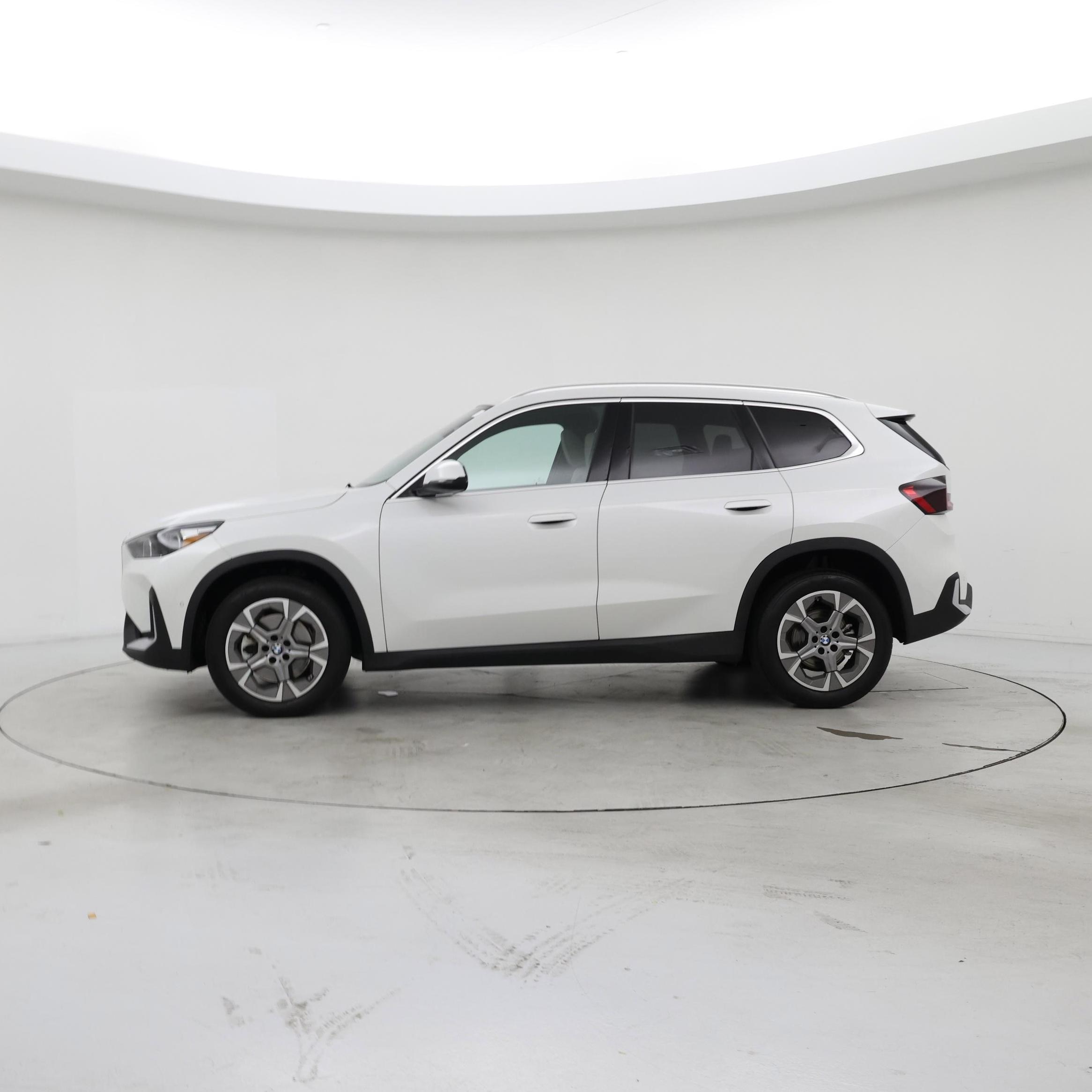 Thumbnail: 2023 BMW X1 - 3