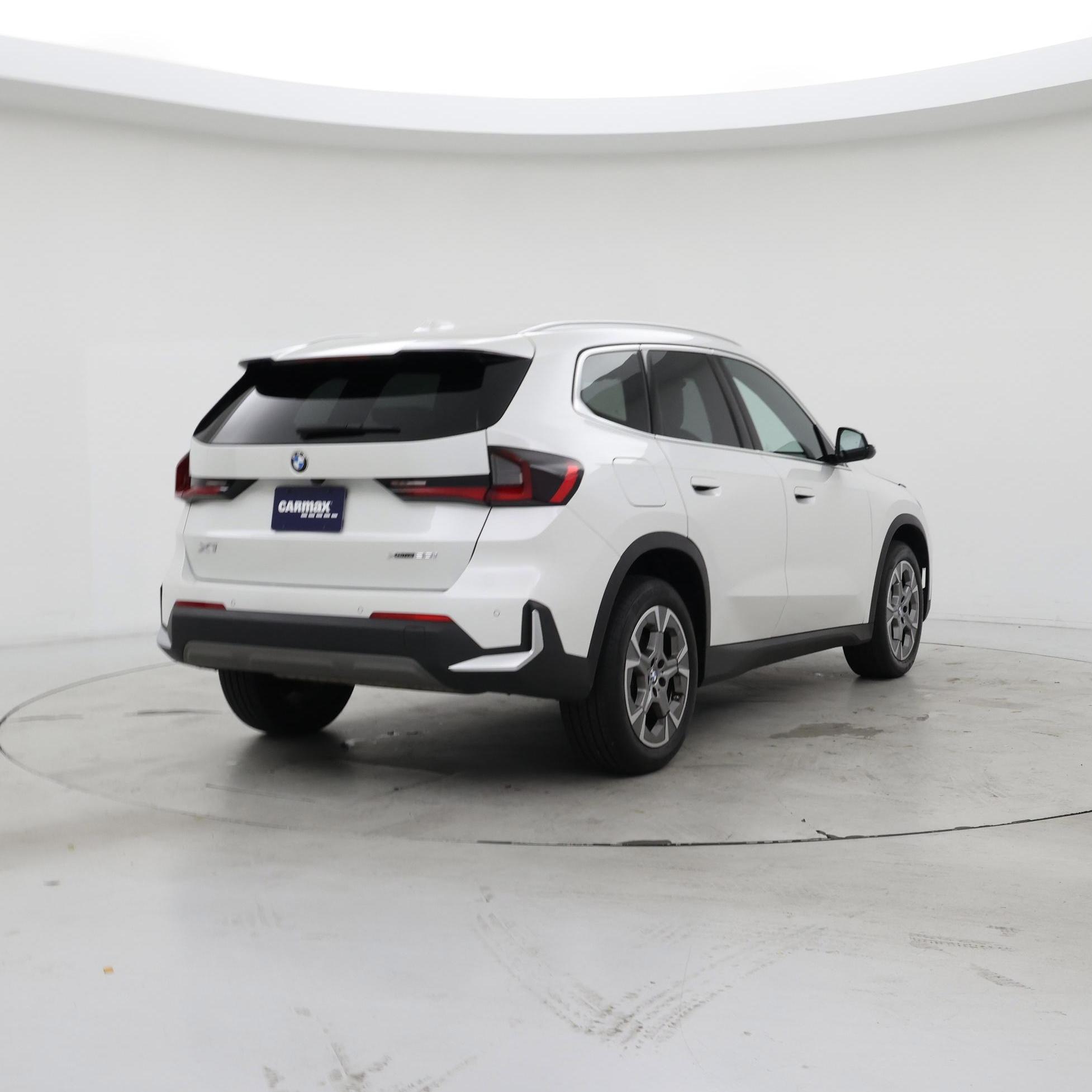 Thumbnail: 2023 BMW X1 - 8