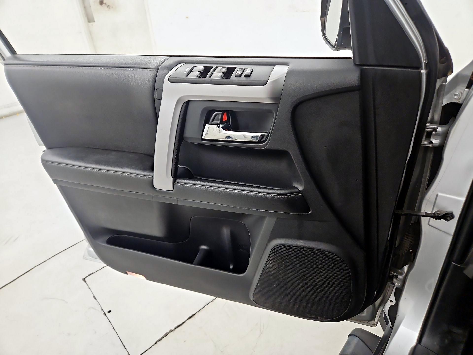 Thumbnail: 2015 Toyota 4Runner - 12