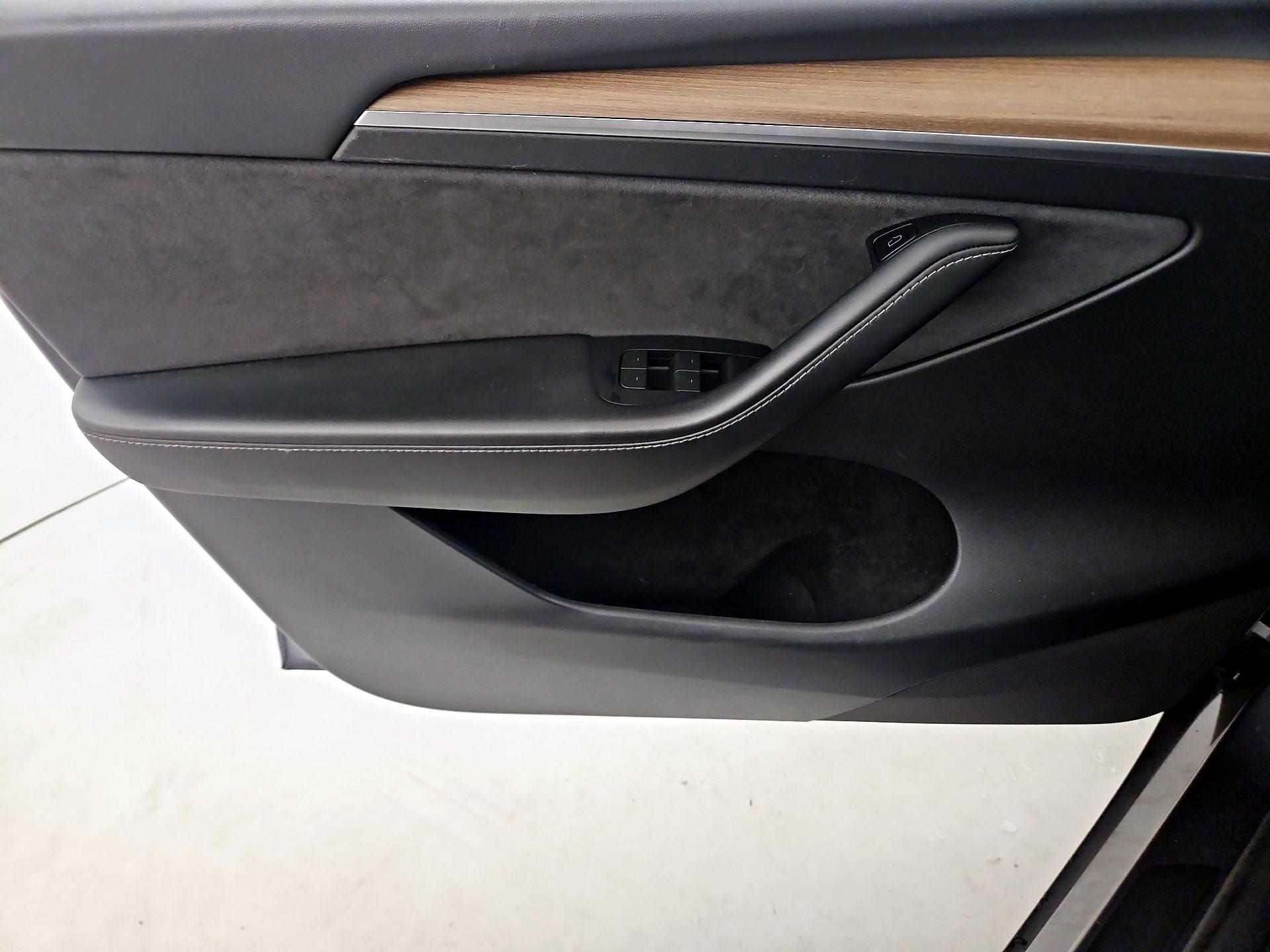 Thumbnail: 2023 Tesla Model Y - 12